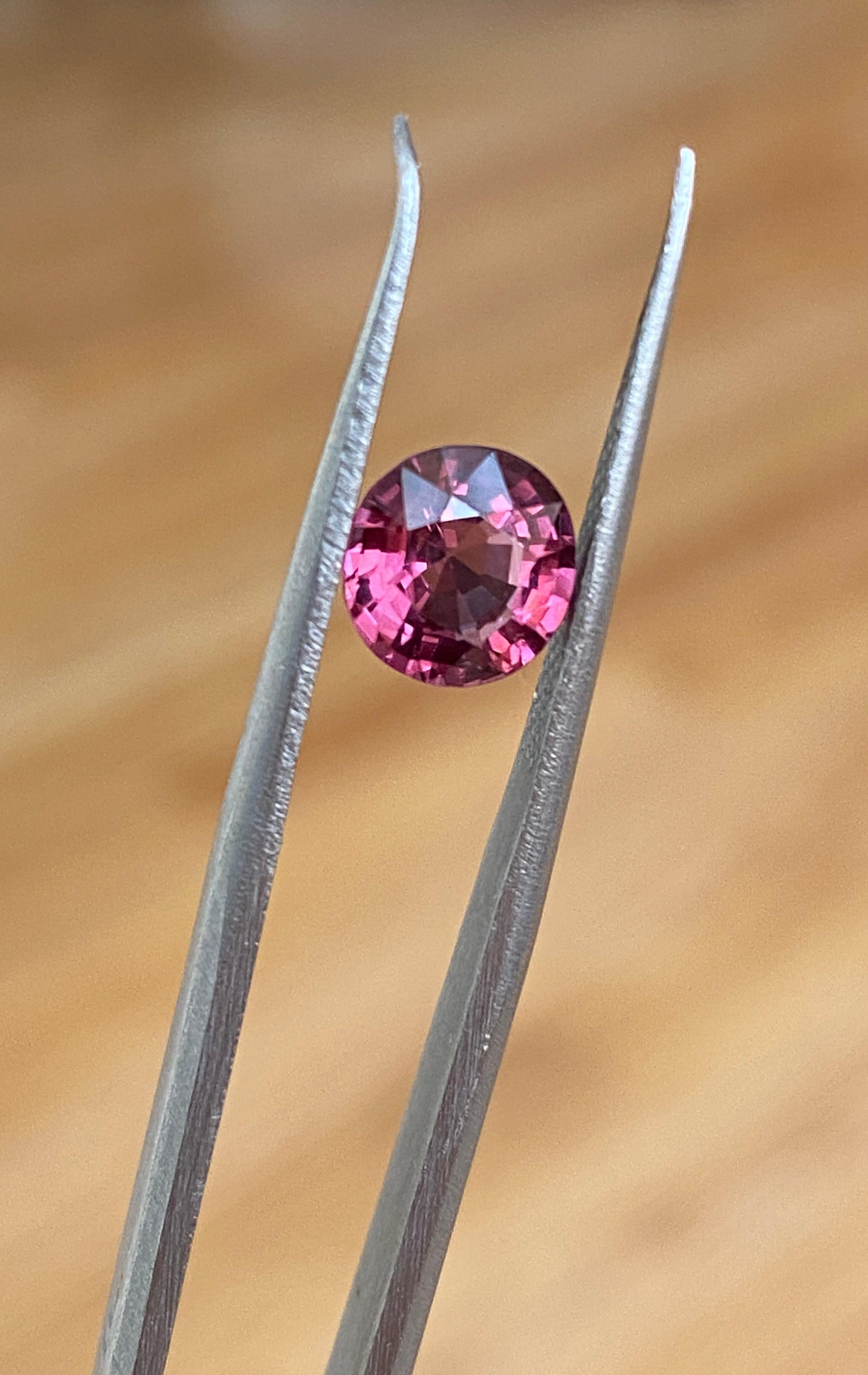 Arts and Crafts Certificato ALGT 1,43 carati di Spinello ovale taglio misto rosa intenso in vendita