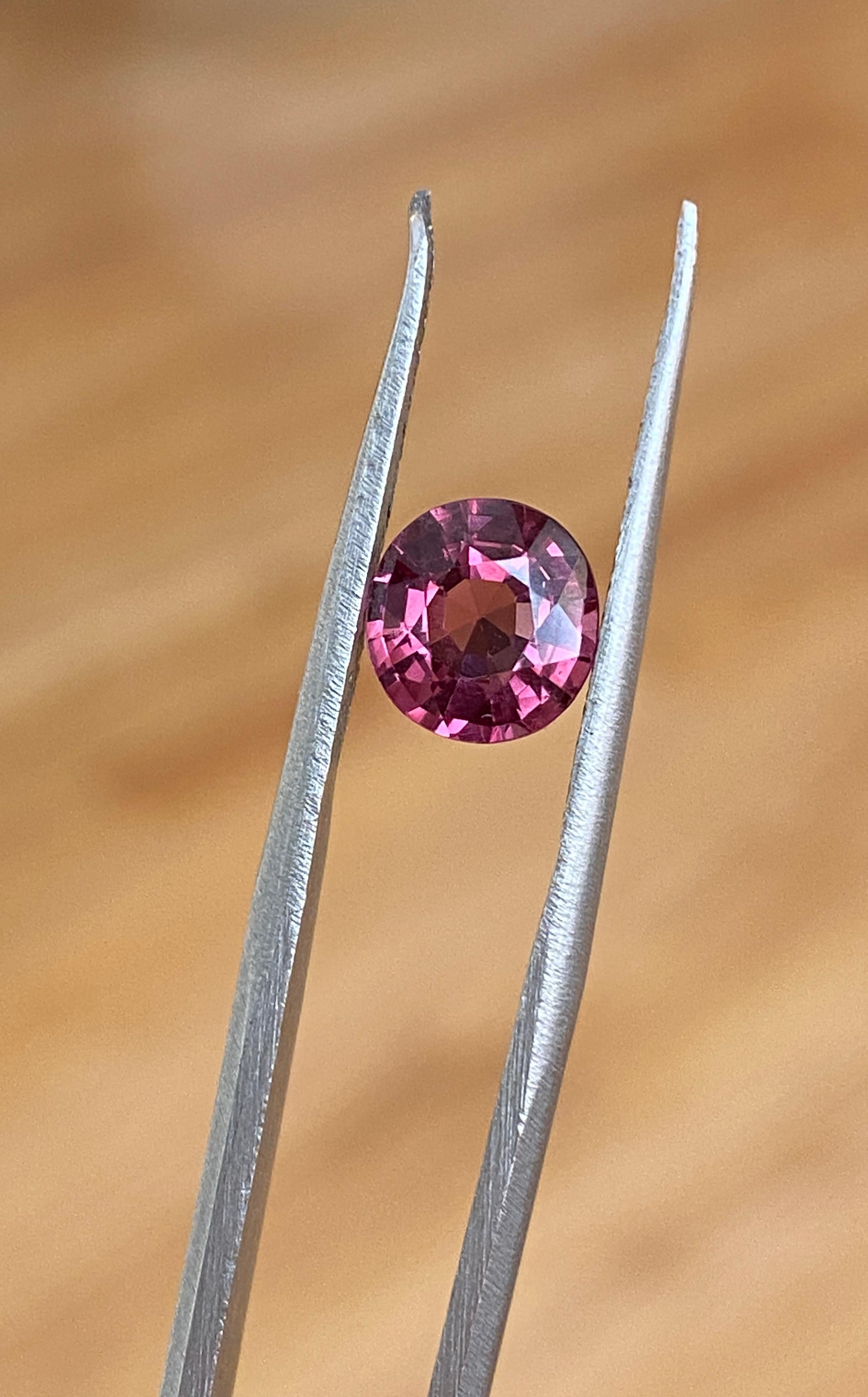 Certificato ALGT 1,43 carati di Spinello ovale taglio misto rosa intenso in vendita 2