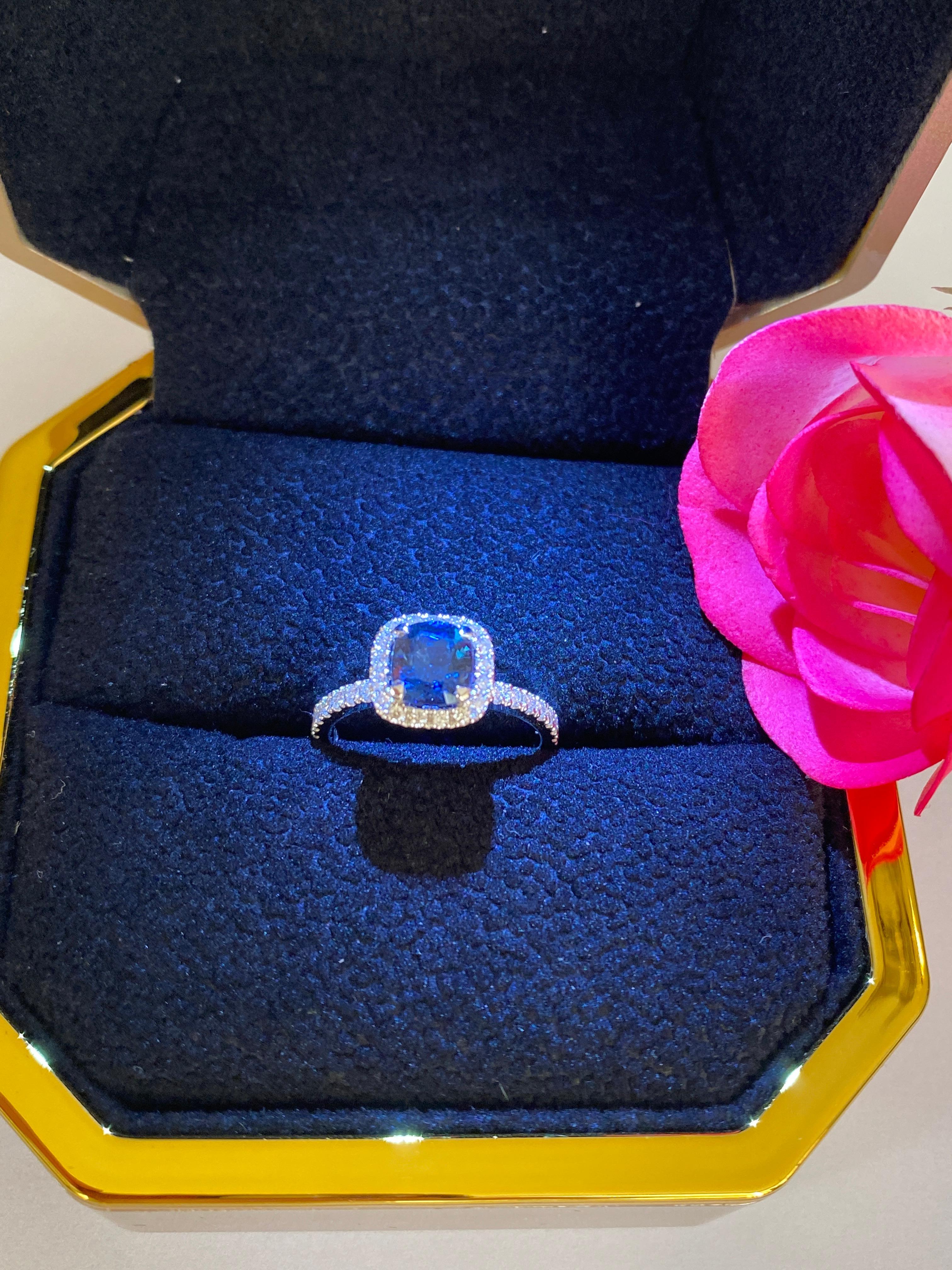 Anello in oro 18 kt certificato ALGT con 1,54 ct di spinello naturale e diamanti in vendita 4