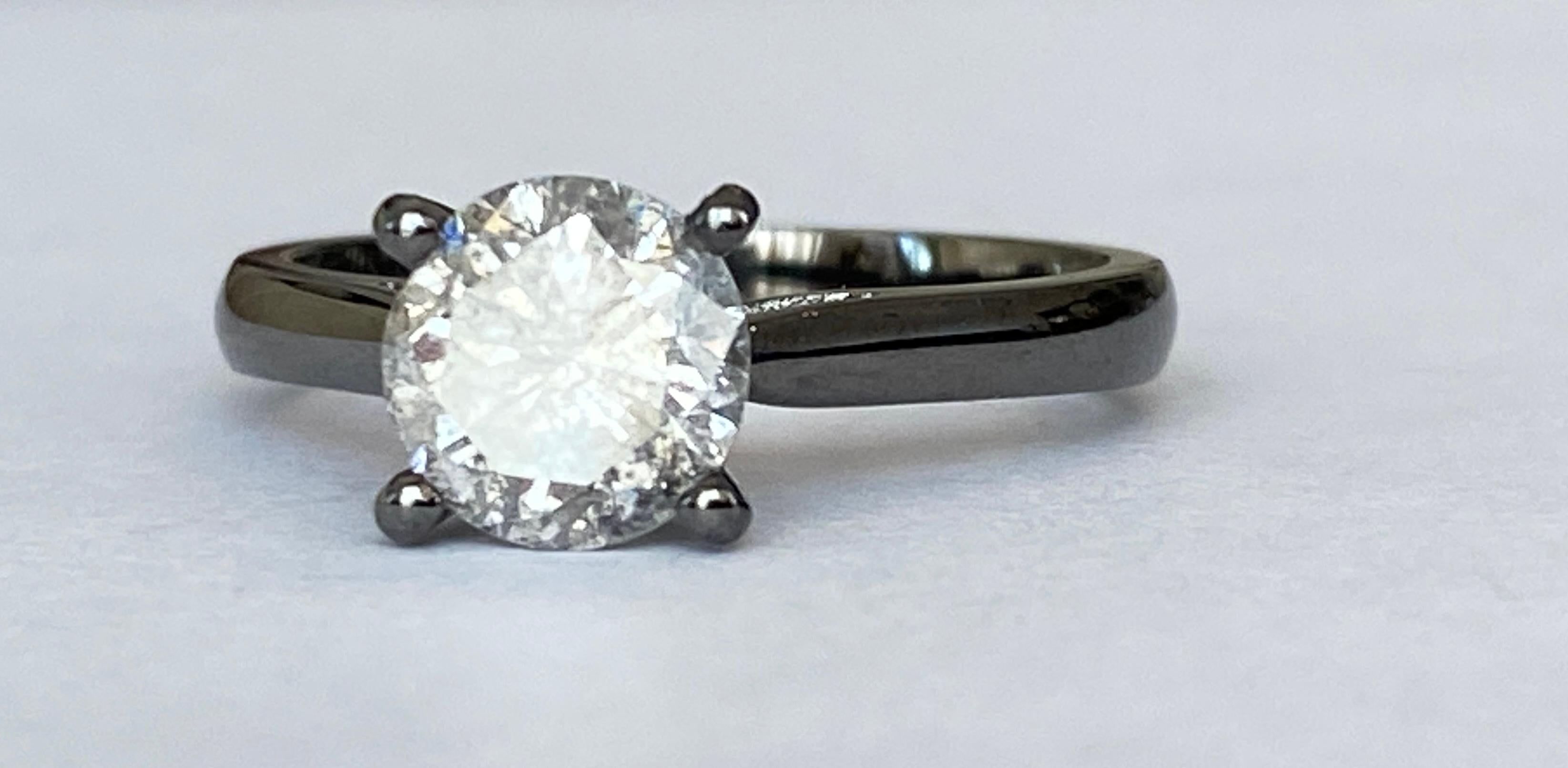 Taglio brillante Anello solitario con diamante sale e pepe certificato ALGT da 1,65 carati a taglio brillante in vendita