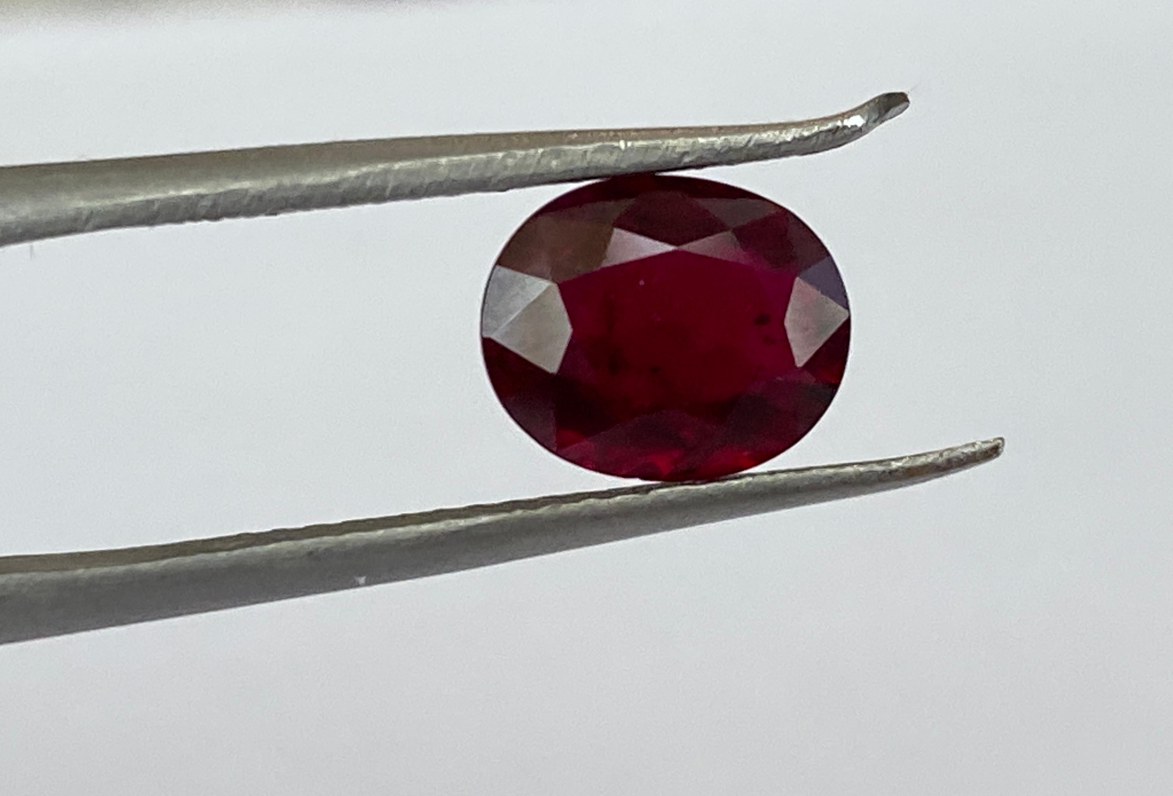 Ofrecido 1,65  Rojo Profundo Natural  Rubí. El certificado ALGT está disponible. 

Peso: 1,65 quilates
Forma: Ovalada mixta
Dimensiones de la gema: 8,36 x 6,76 x 3,05 mm
Color: Profundo  Rojo
Origen: Madagaskar

Tipo de gema: Corindón