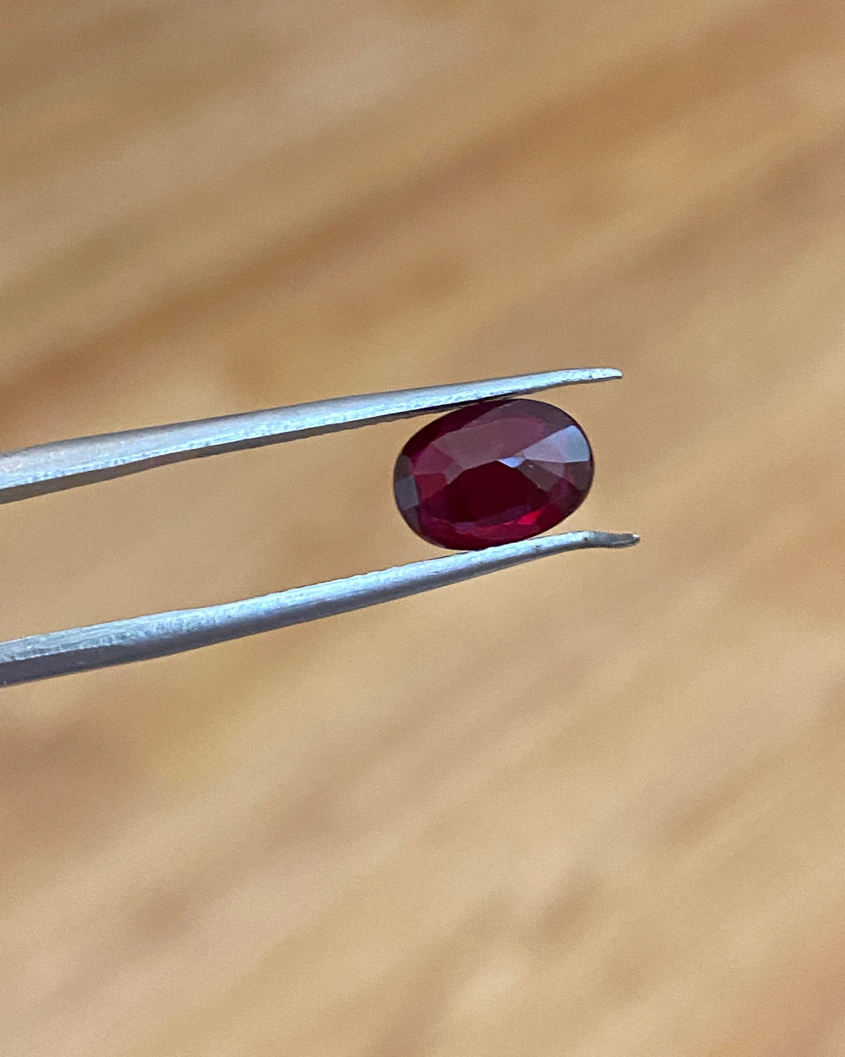 ALGT Certified 1.72 Carat Natural Tanzania Deep Red Ruby In New Condition For Sale In AMSTERDAM, NL