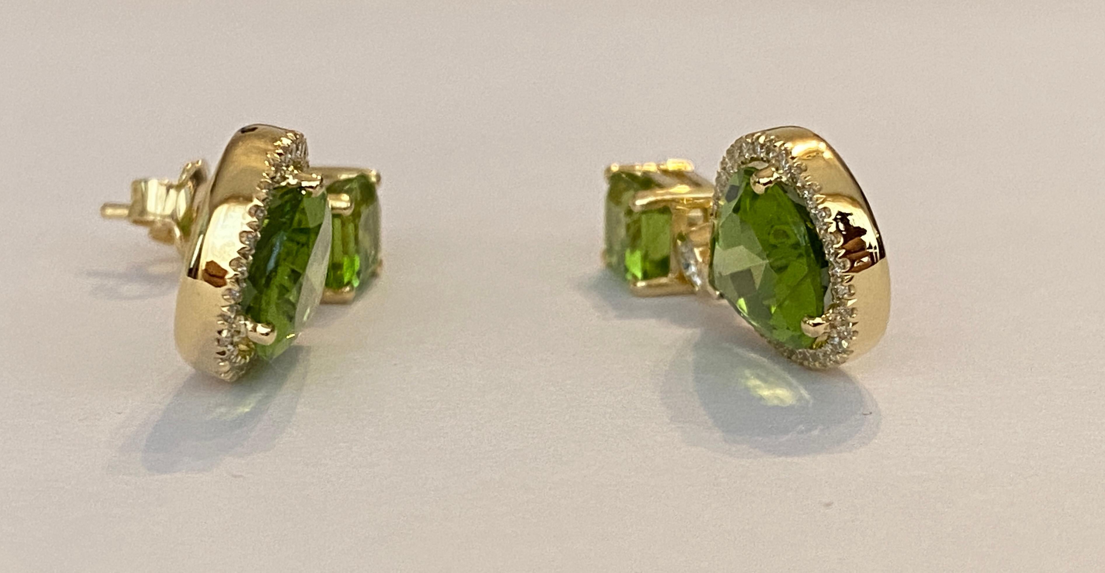 ALGT certified 18 kt gold Peridot Earrings with Diamonds For Sale 5
