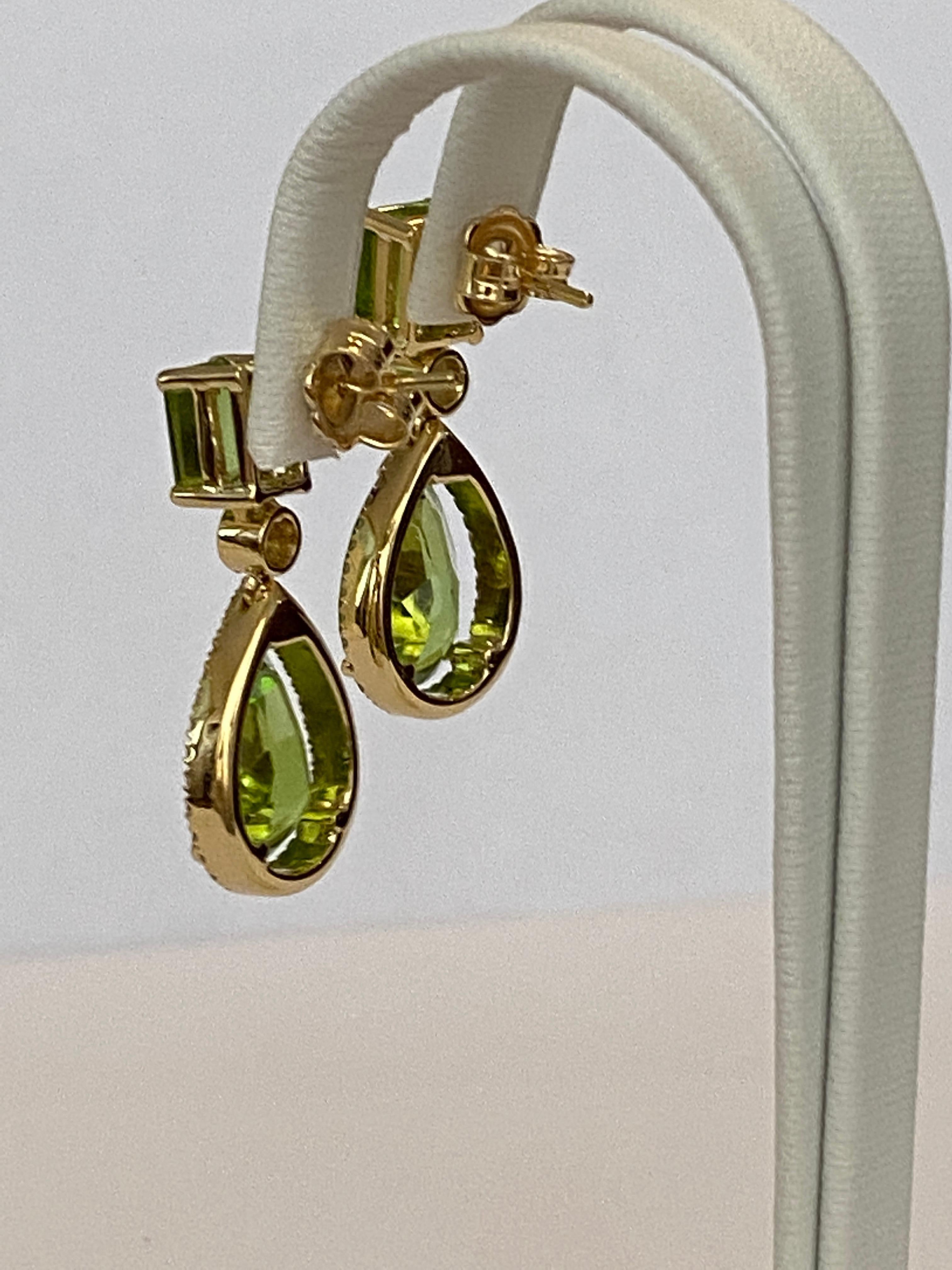 ALGT certified 18 kt gold Peridot Earrings with Diamonds For Sale 2