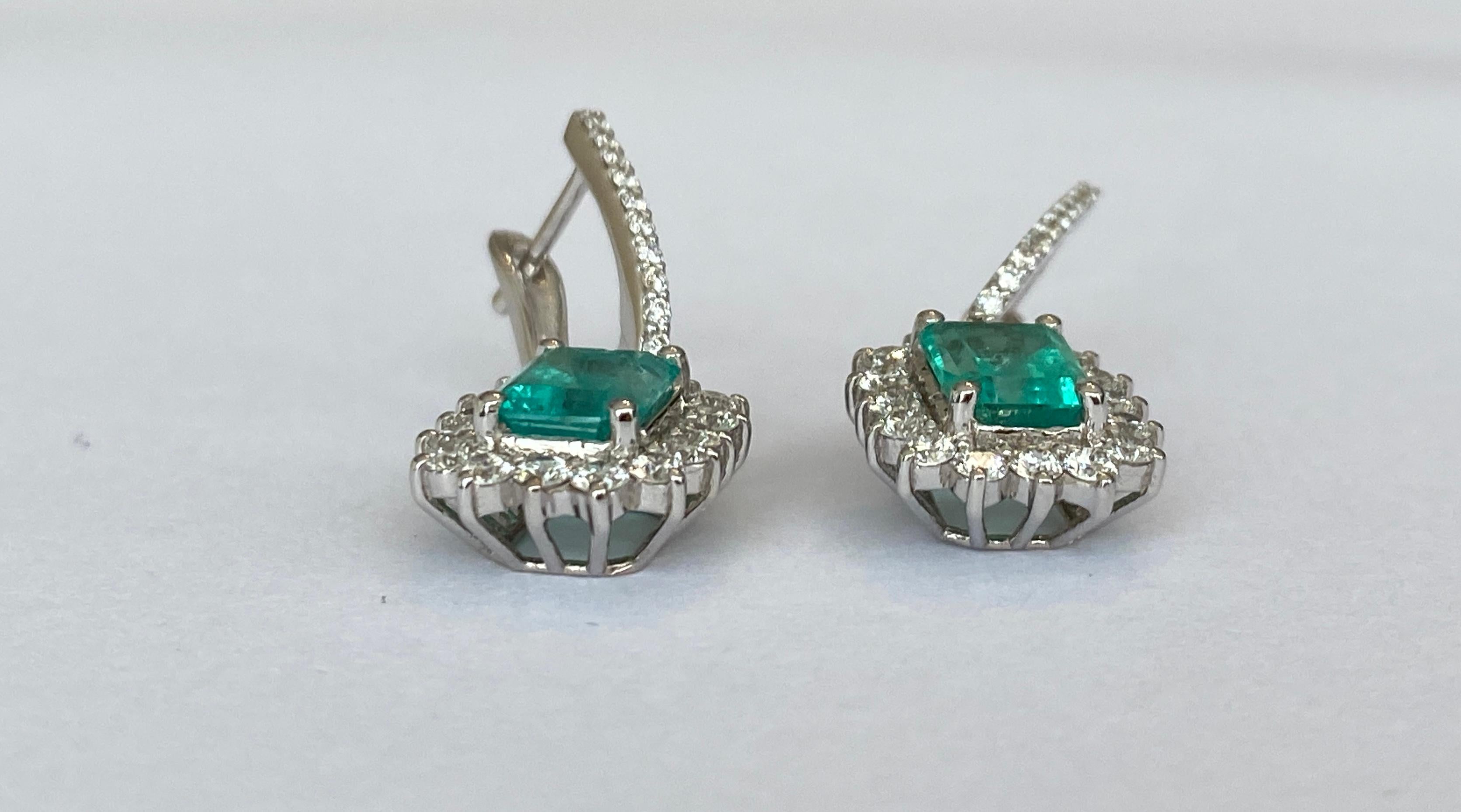 ALGT Certified 18 kt. White gold Dangle Earrings with Emerald and  Diamonds For Sale 7