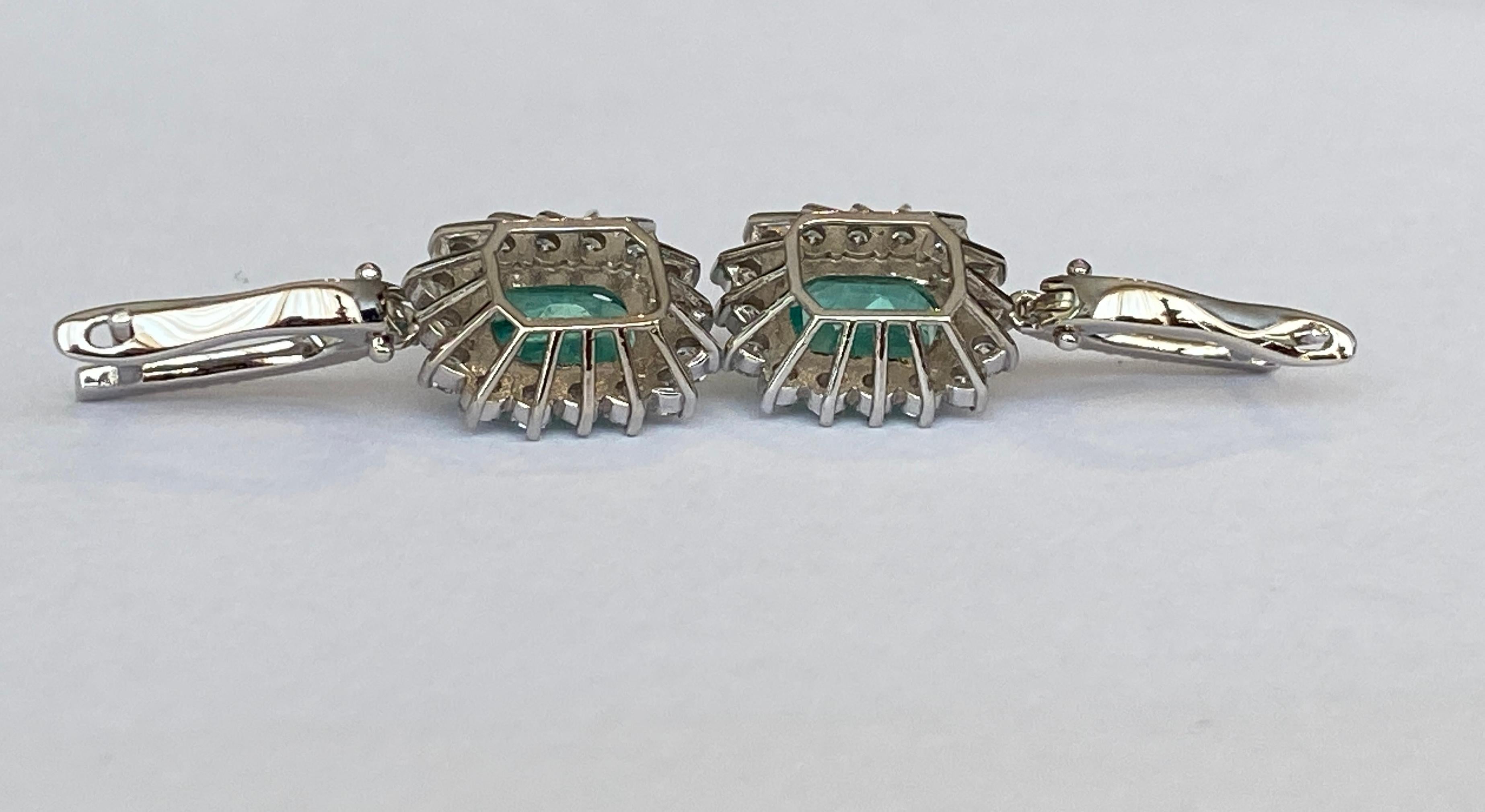 ALGT Certified 18 kt. White gold Dangle Earrings with Emerald and  Diamonds For Sale 8