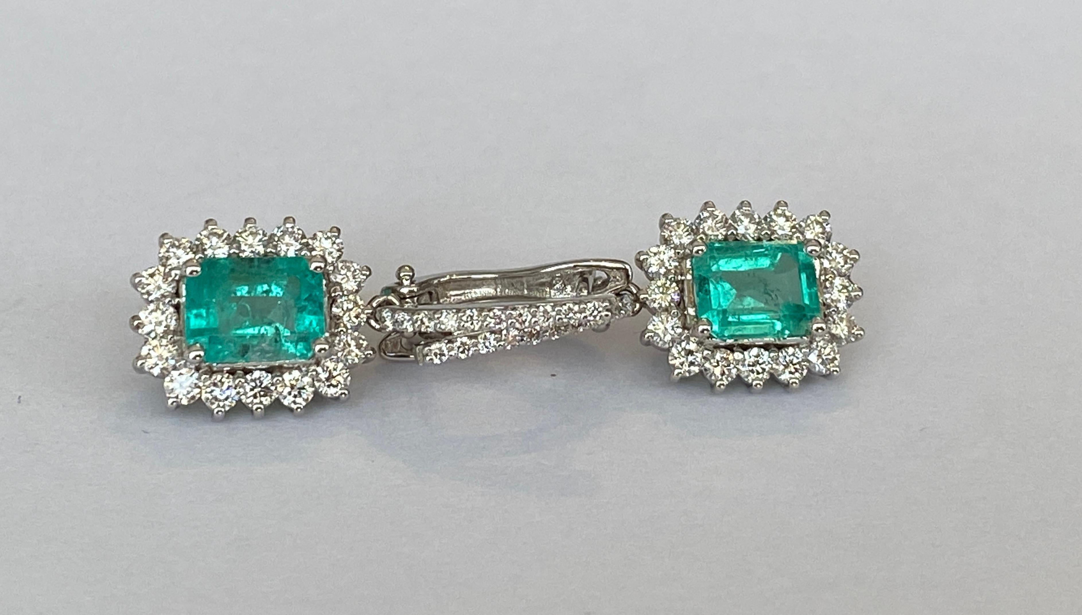 Women's or Men's ALGT Certified 18 kt. White gold Dangle Earrings with Emerald and  Diamonds For Sale