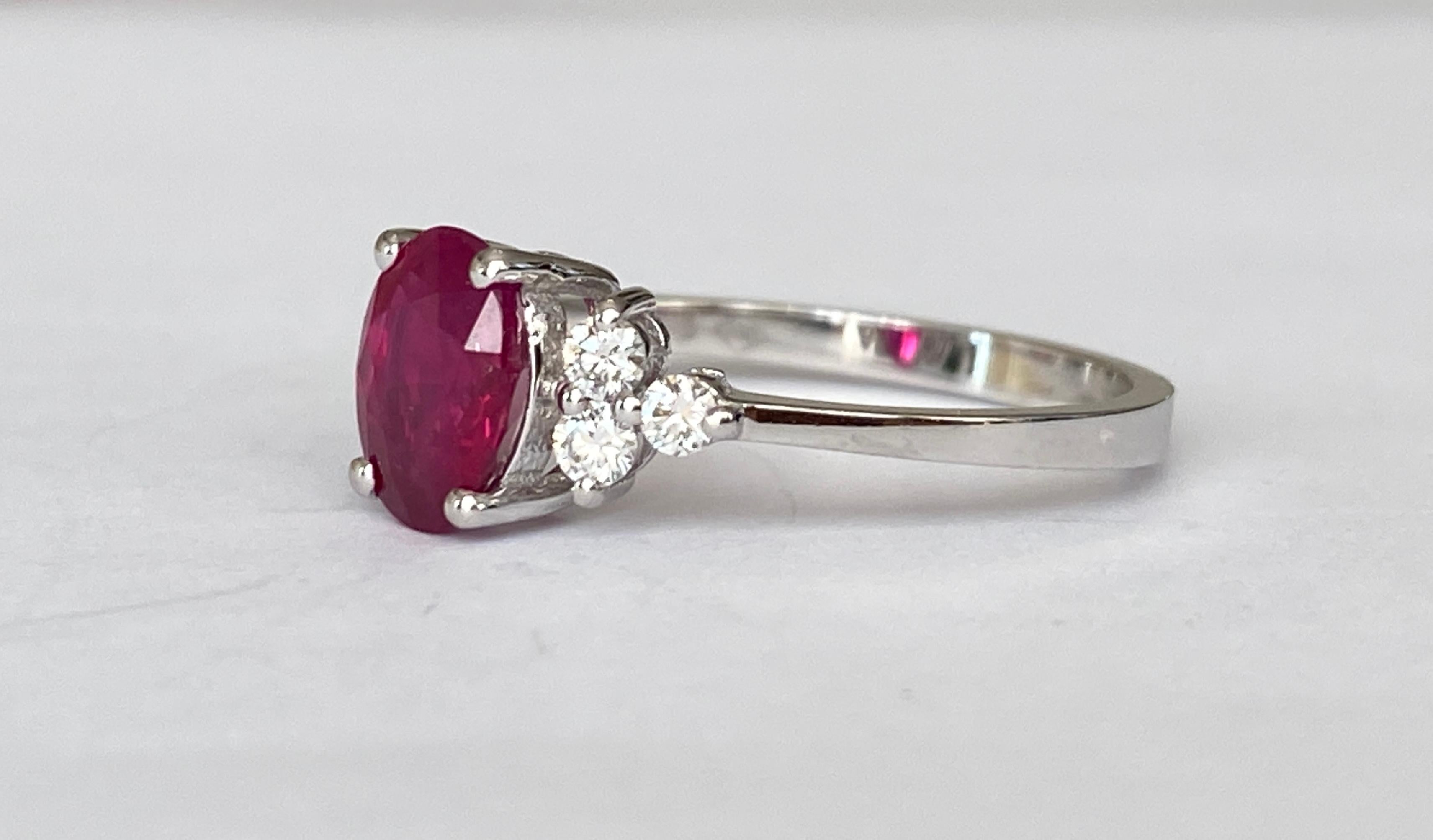 Women's Algt Certified 18 Kt.White Gold Ring with 1.23 Ct Ruby, Diamonds For Sale