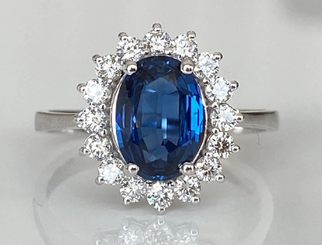 Oval Cut ALGT Certified 18 Kt. White Gold Ring with 1.65 Carat Sapphire and Diamonds For Sale
