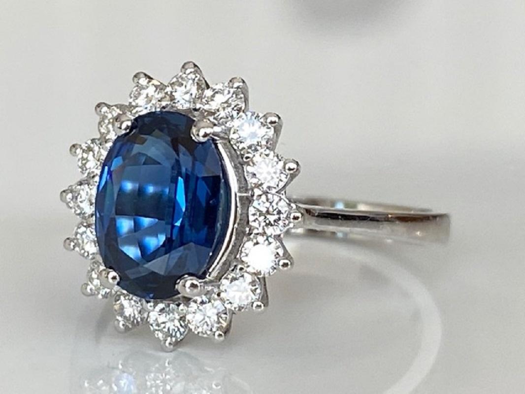 ALGT Certified 18 Kt. White Gold Ring with 1.65 Carat Sapphire and Diamonds For Sale 2