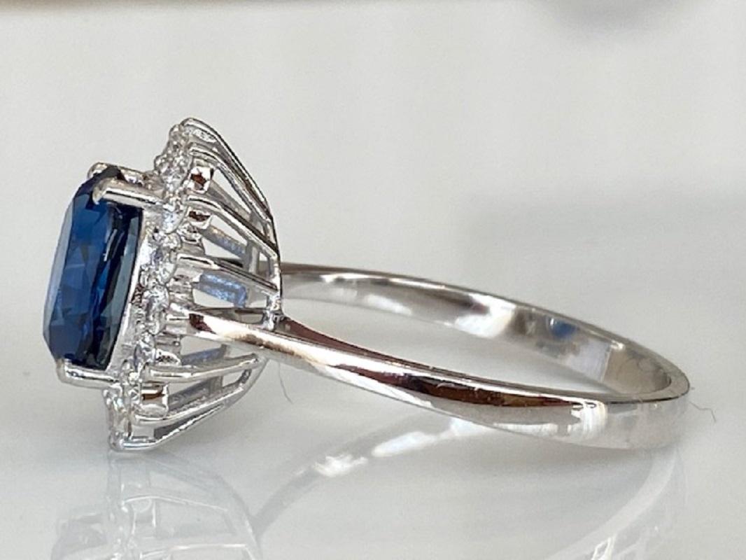 ALGT Certified 18 Kt. White Gold Ring with 1.65 Carat Sapphire and Diamonds For Sale 3