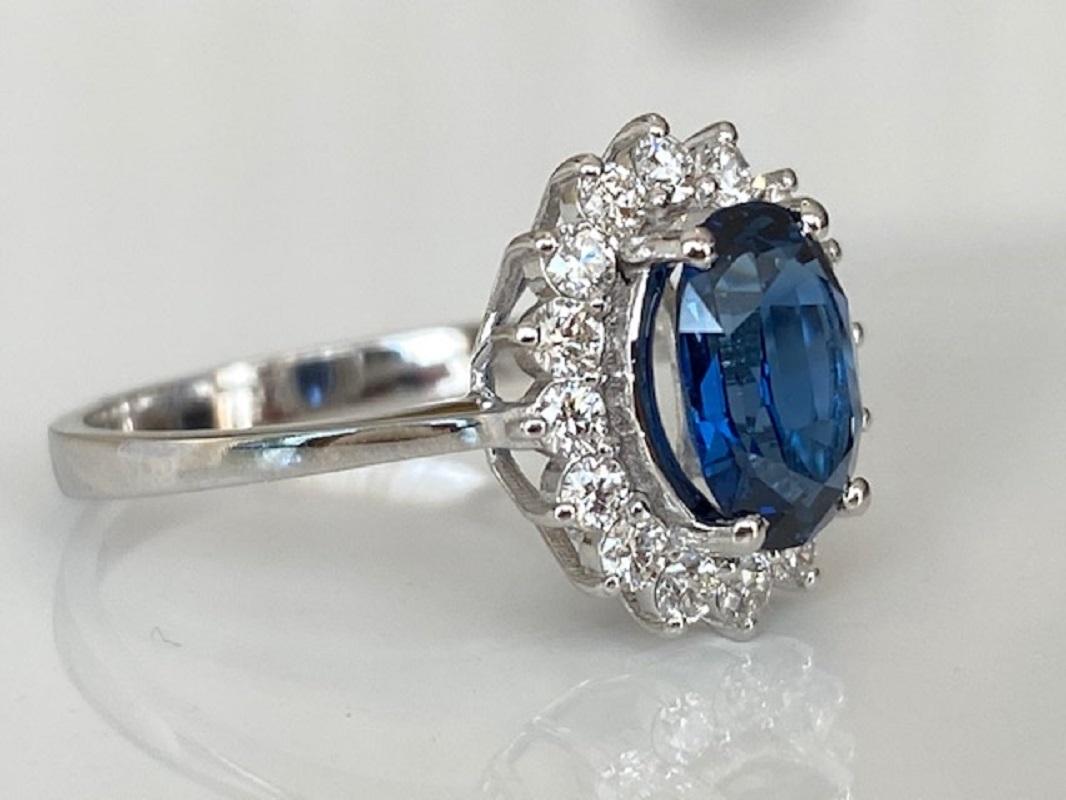 ALGT Certified 18 Kt. White Gold Ring with 1.65 Carat Sapphire and Diamonds For Sale 4