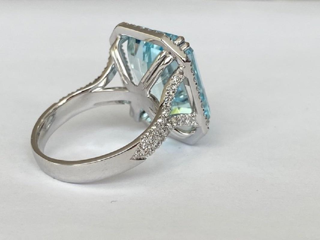 ALGT Certified 18 Kt. White Gold Ring with 18.00 Ct Aquamarine and Diamonds 3