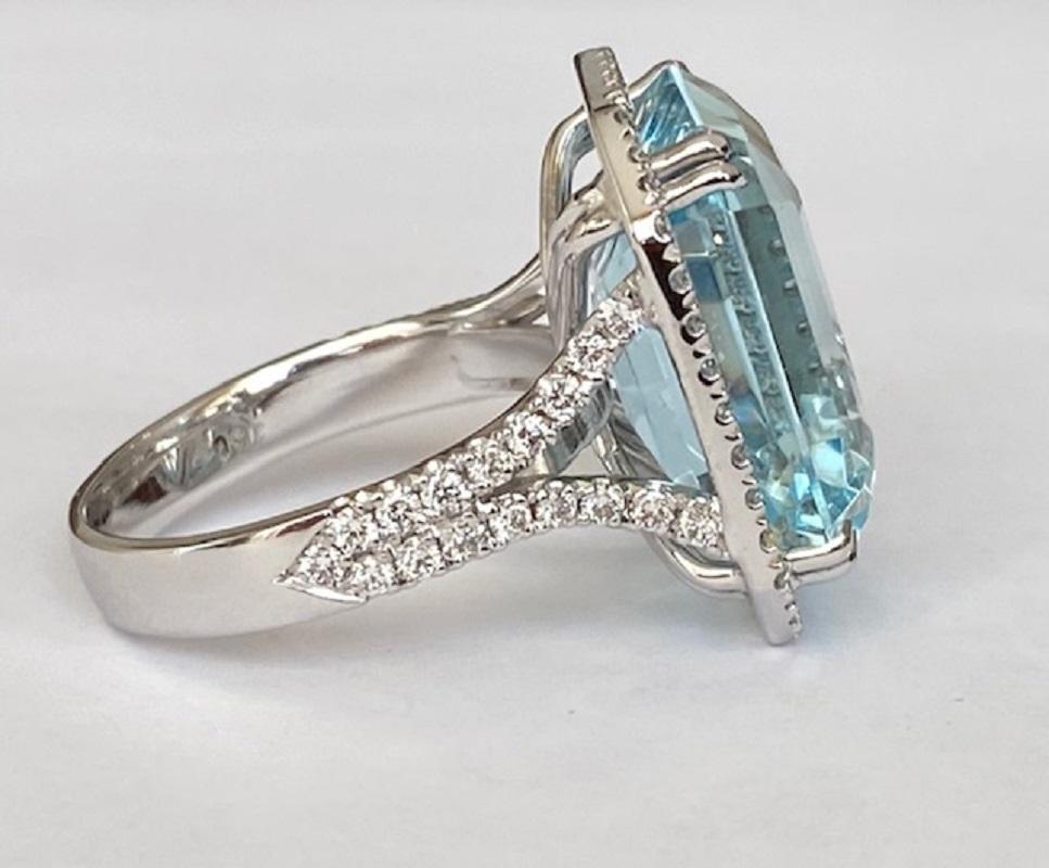 Emerald Cut ALGT Certified 18 Kt. White Gold Ring with 18.00 Ct Aquamarine and Diamonds