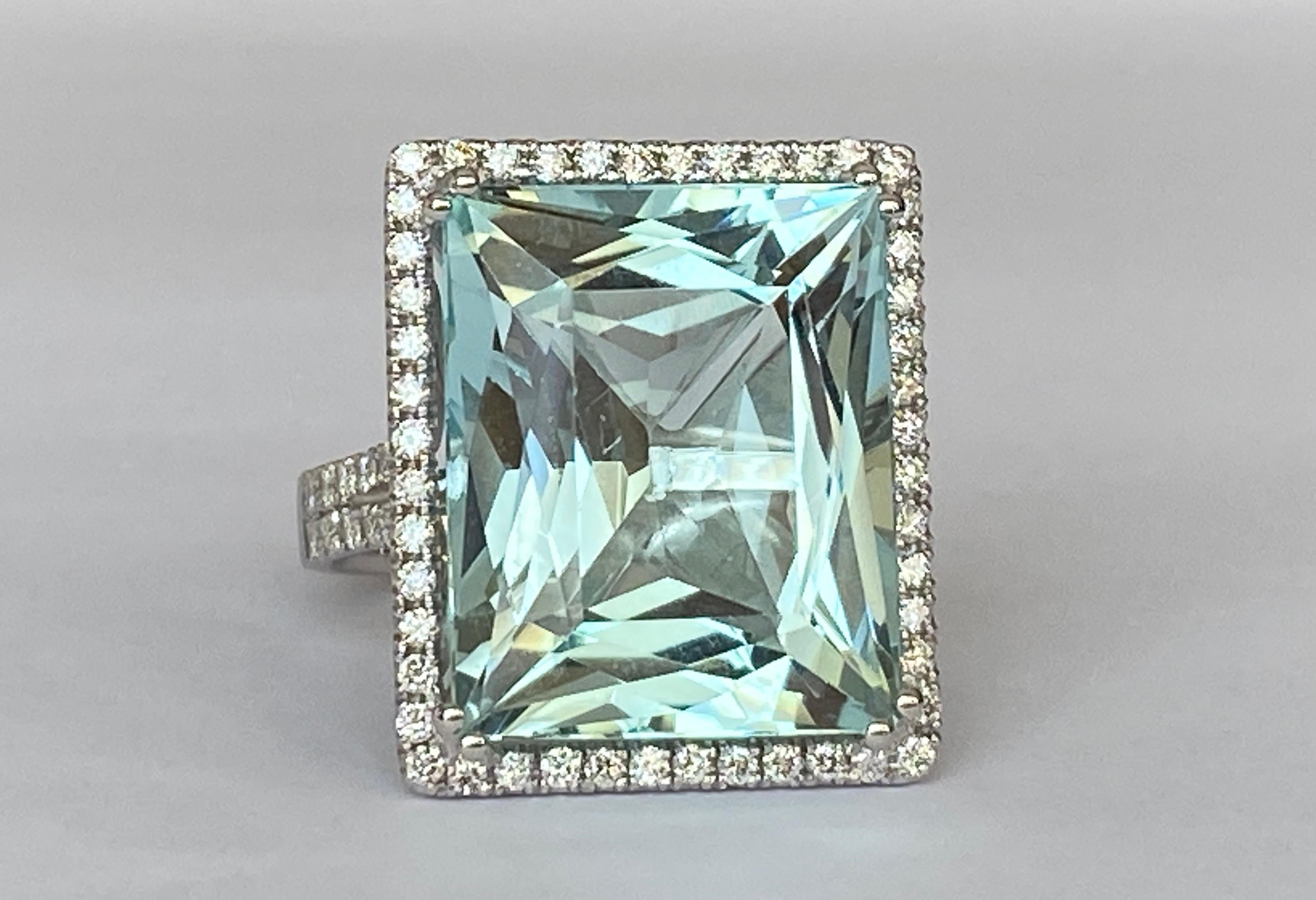 ALGT zertifizierter Ring aus 18 Karat Weißgold mit 18,00 Karat Aquamarin und Diamanten (Gemischter Schliff)