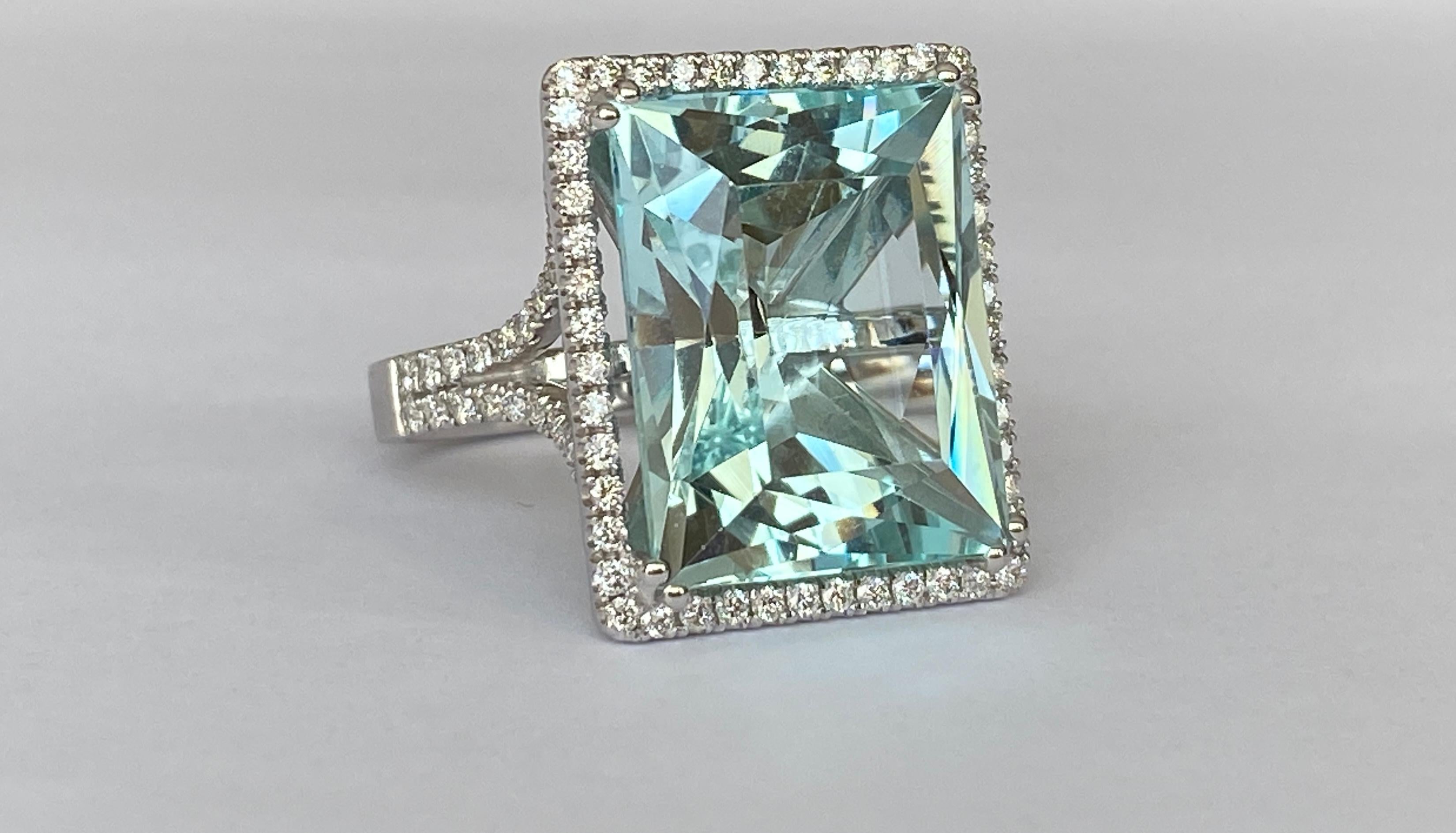 Contemporary ALGT Certified 18 Karat White gold Ring with 18.00 Carat Aquamarine and Diamonds For Sale