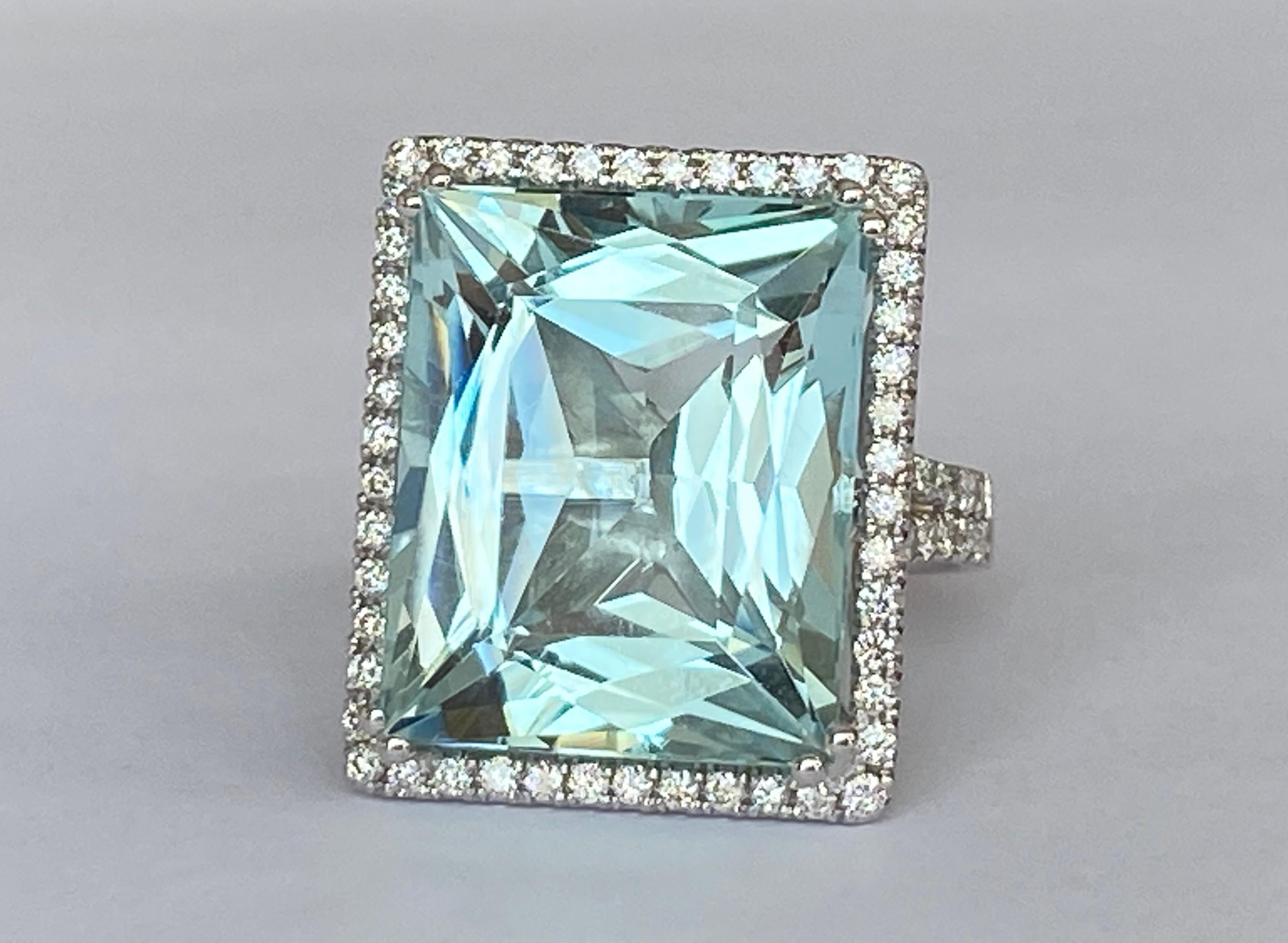 Mixed Cut ALGT Certified 18 Karat White gold Ring with 18.00 Carat Aquamarine and Diamonds For Sale