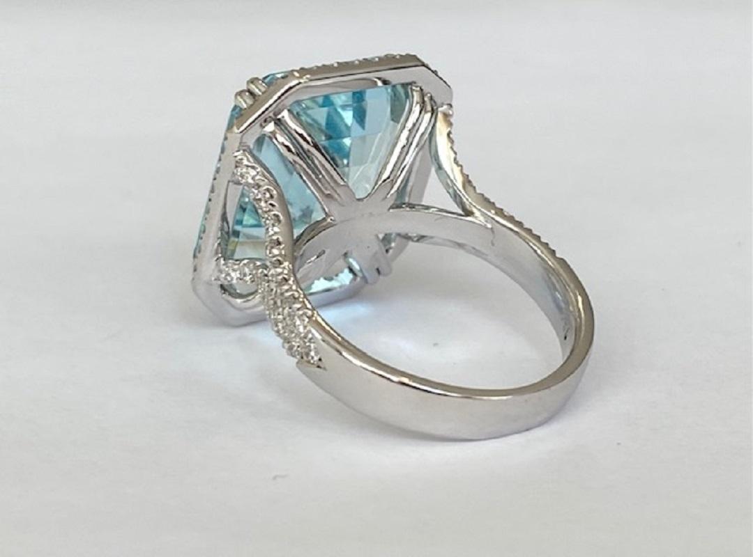 ALGT Certified 18 Kt. White Gold Ring with 18.00 Ct Aquamarine and Diamonds 2