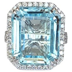 ALGT Certified 18 Kt. White Gold Ring with 18.00 Ct Aquamarine and Diamonds