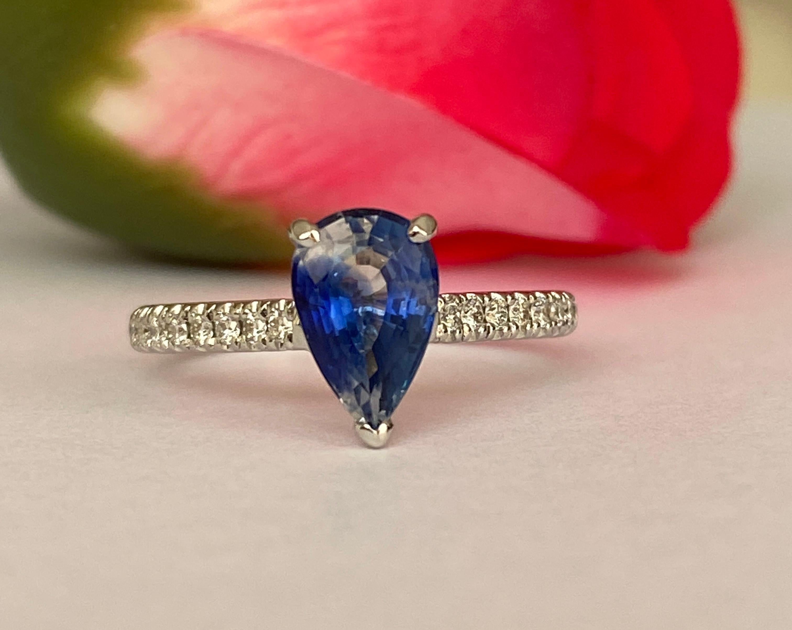 ALGT-zertifiziert 2,08 Karat Ceylon  Cocktailring mit Saphir und Diamant aus Weißgold im Angebot 1
