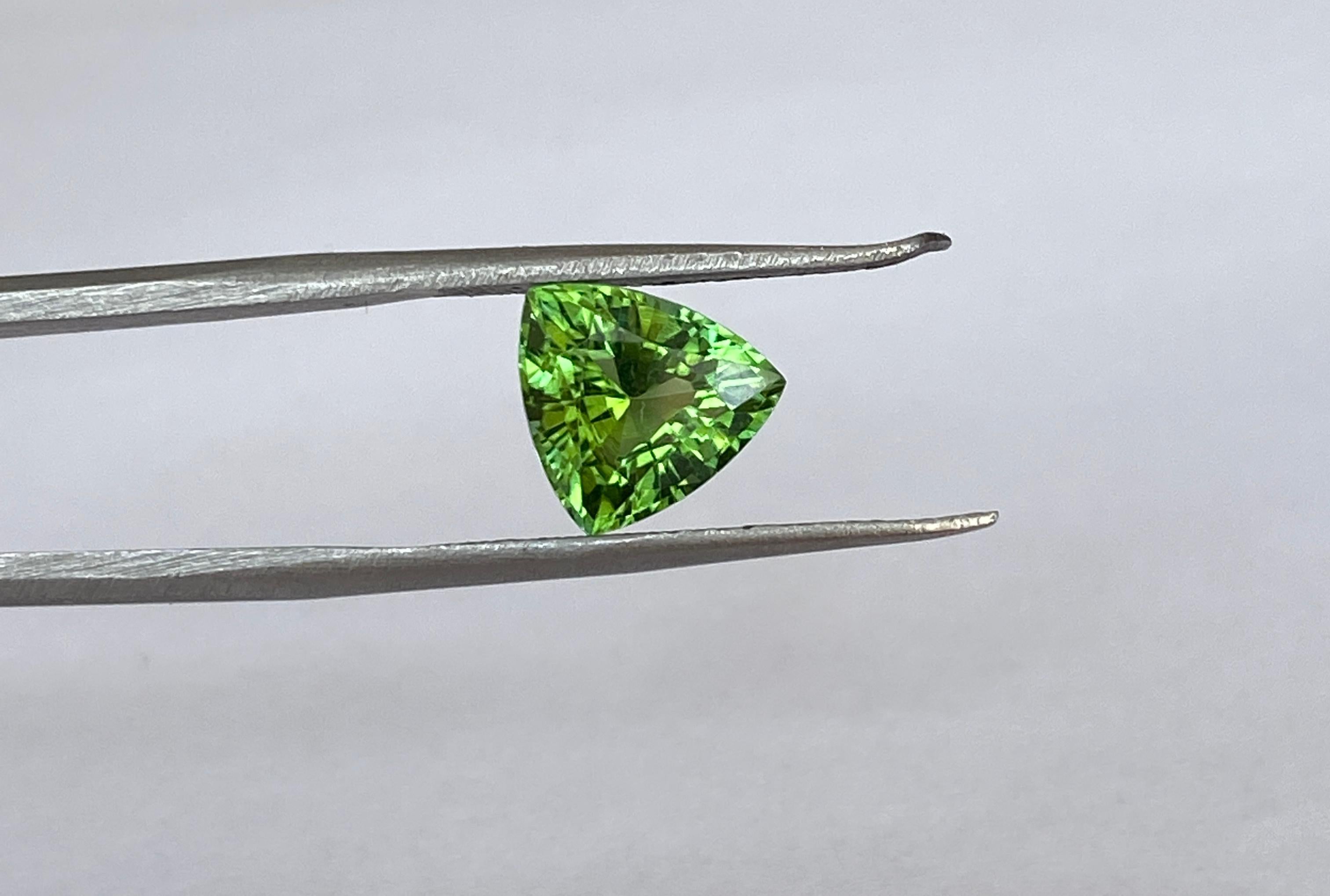 Mixed Cut ALGT Certified 2.11 carat triangle mixed cut Vivid Green  Tourmaline For Sale