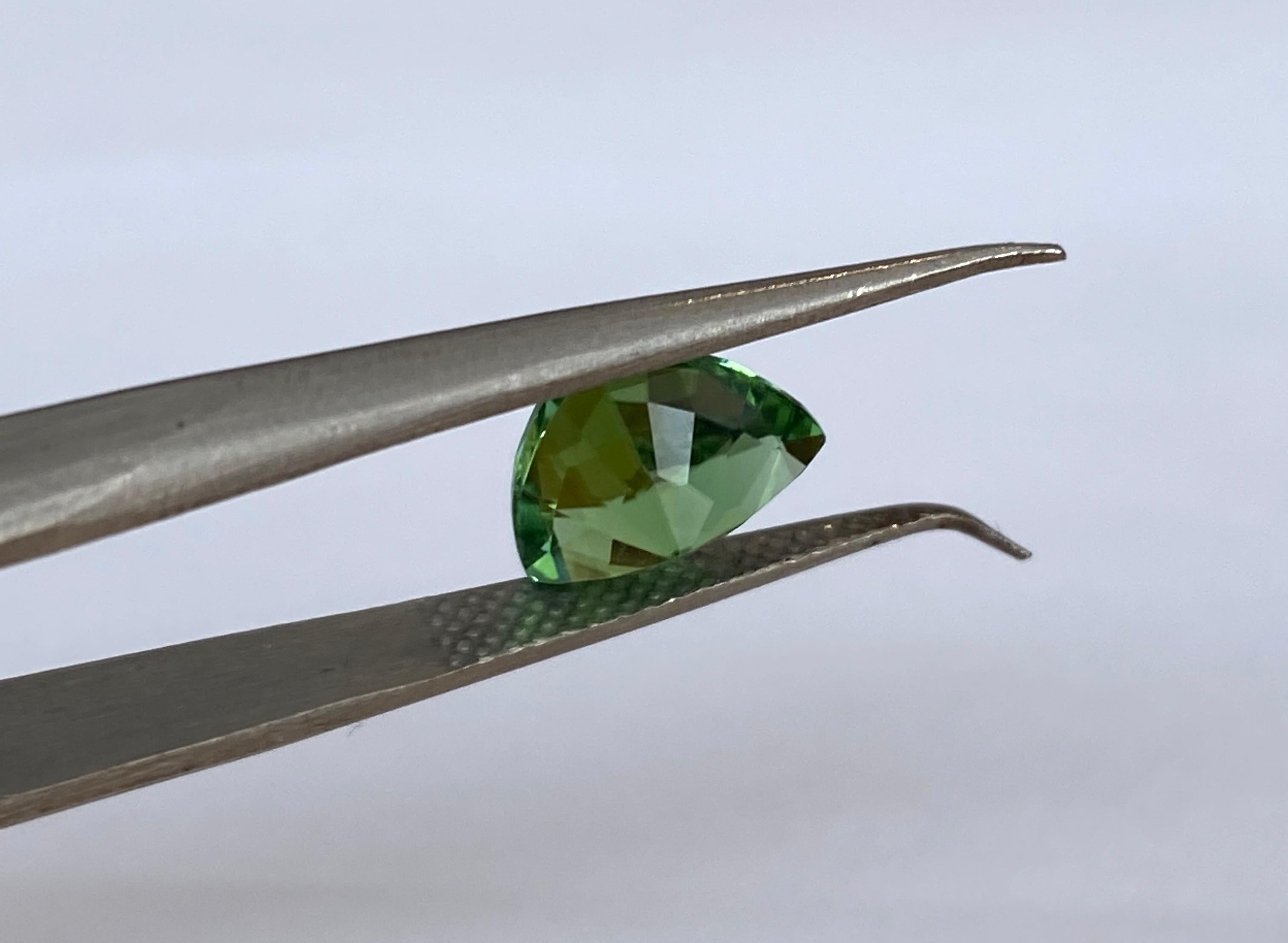 Women's or Men's ALGT Certified 2.11 carat triangle mixed cut Vivid Green  Tourmaline For Sale