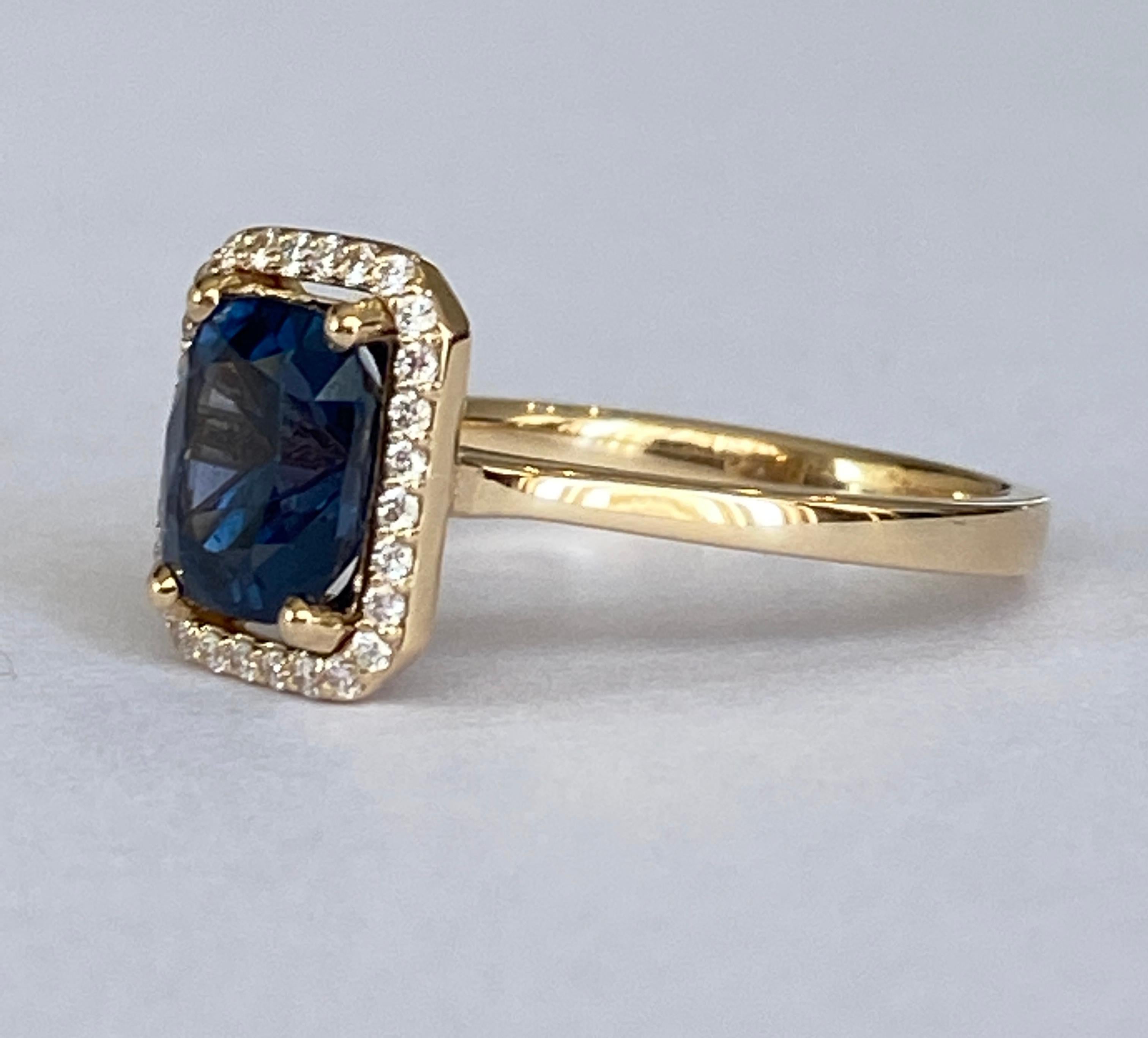ALGT Certified 2.13ct Natural color change Spinel and Diamonds 18 kt gold ring For Sale 4