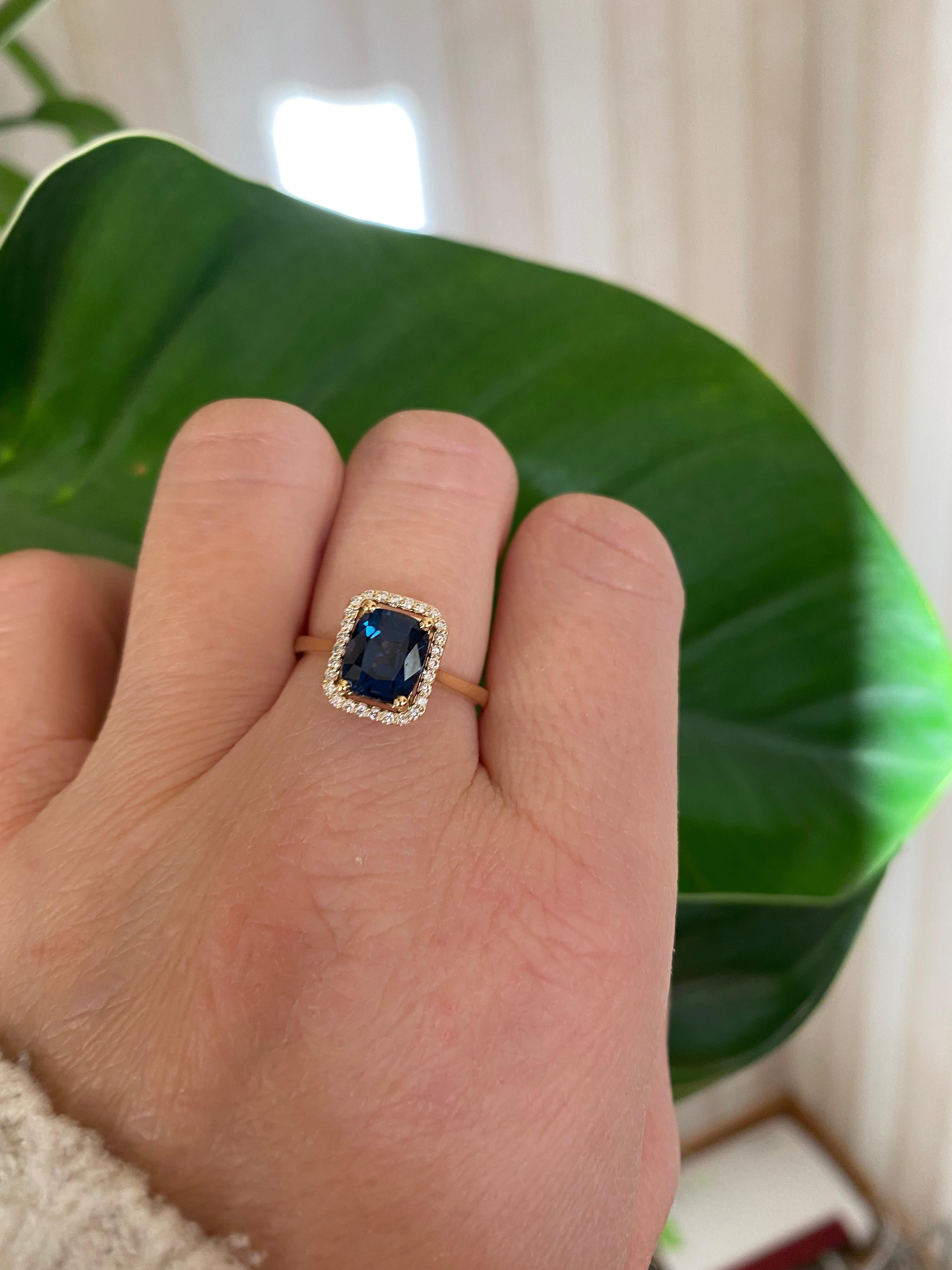 ALGT Certified 2.13ct Natural color change Spinel and Diamonds 18 kt gold ring For Sale 9