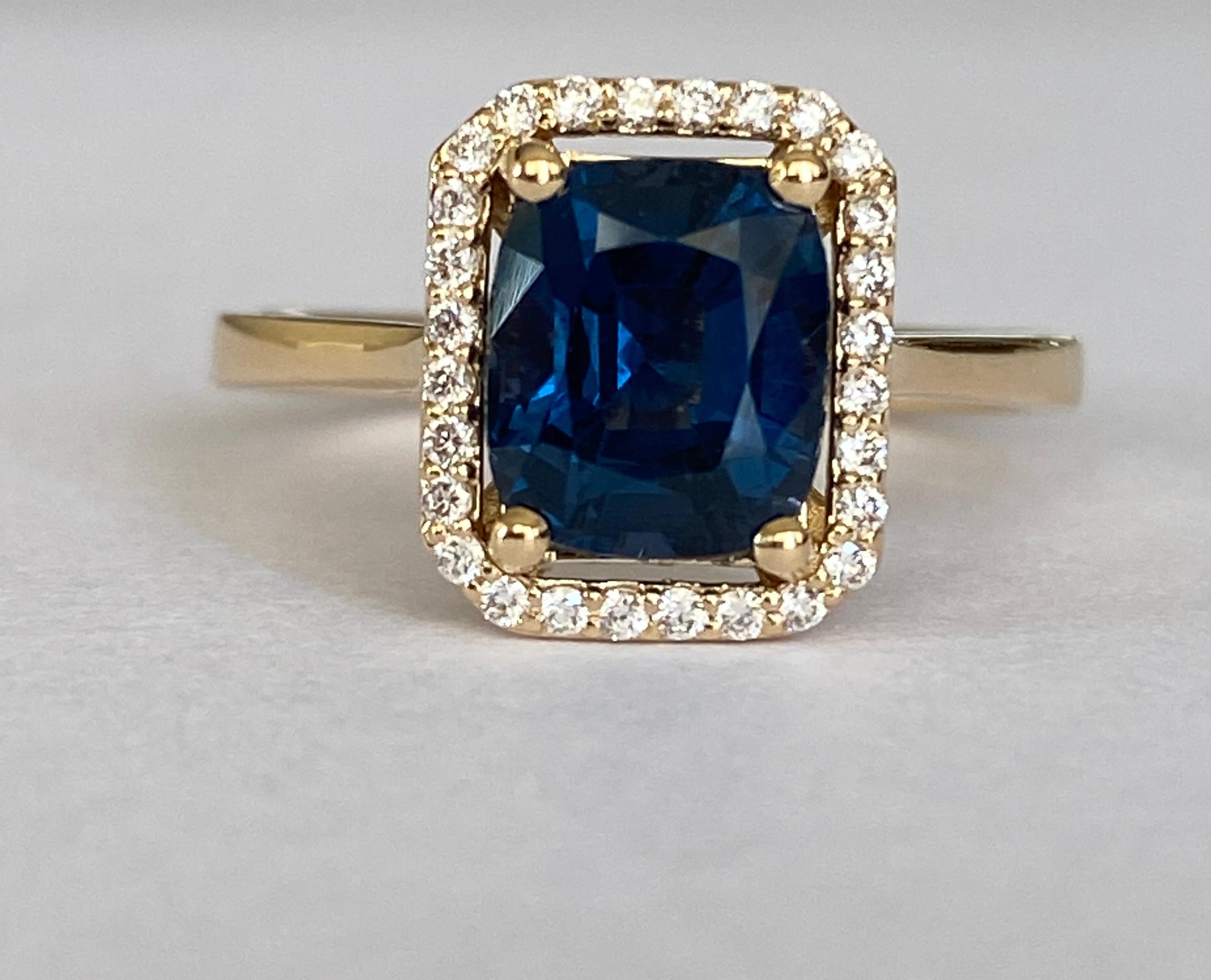 Women's ALGT Certified 2.13ct Natural color change Spinel and Diamonds 18 kt gold ring For Sale
