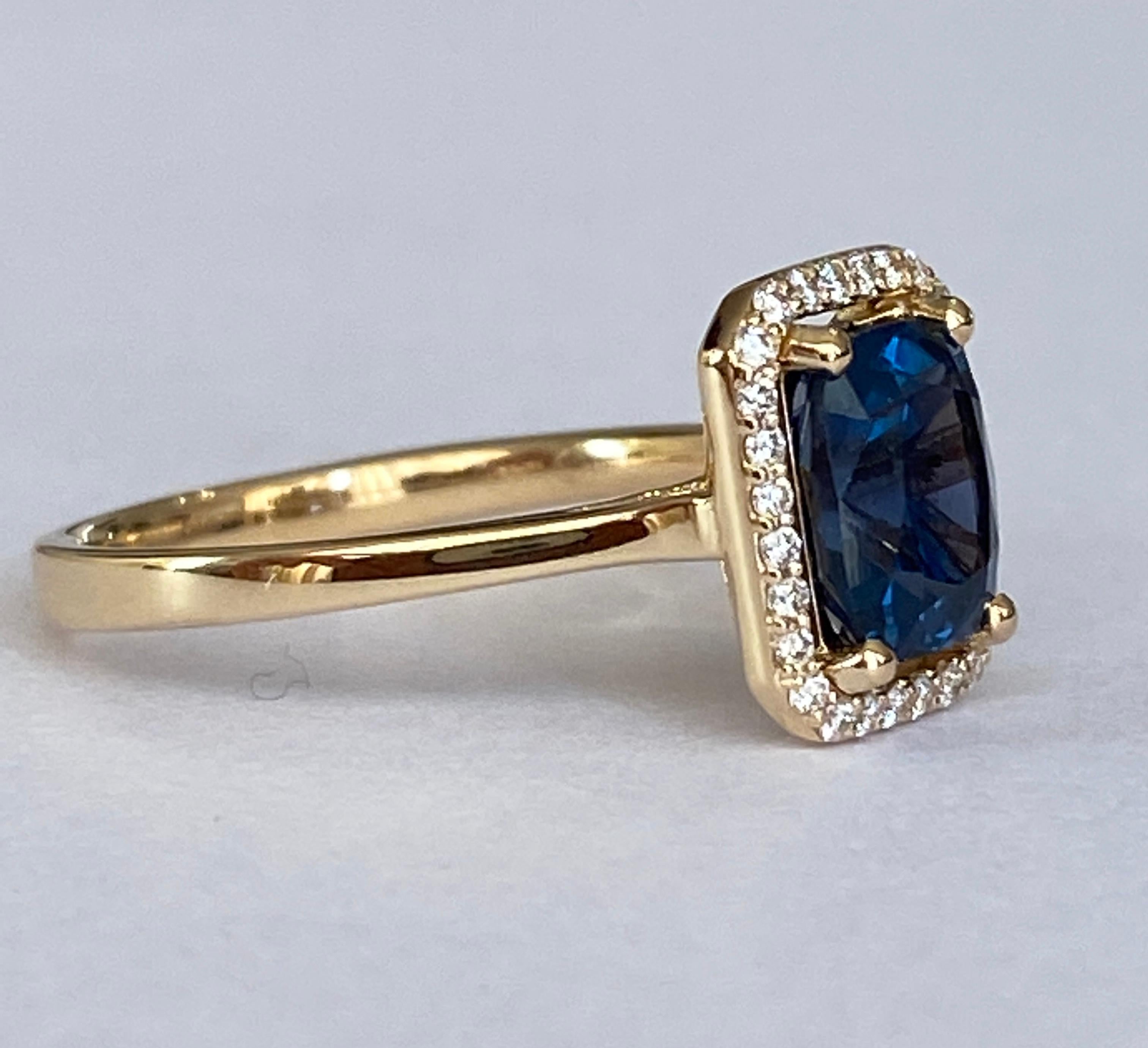 ALGT Certified 2.13ct Natural color change Spinel and Diamonds 18 kt gold ring For Sale 2