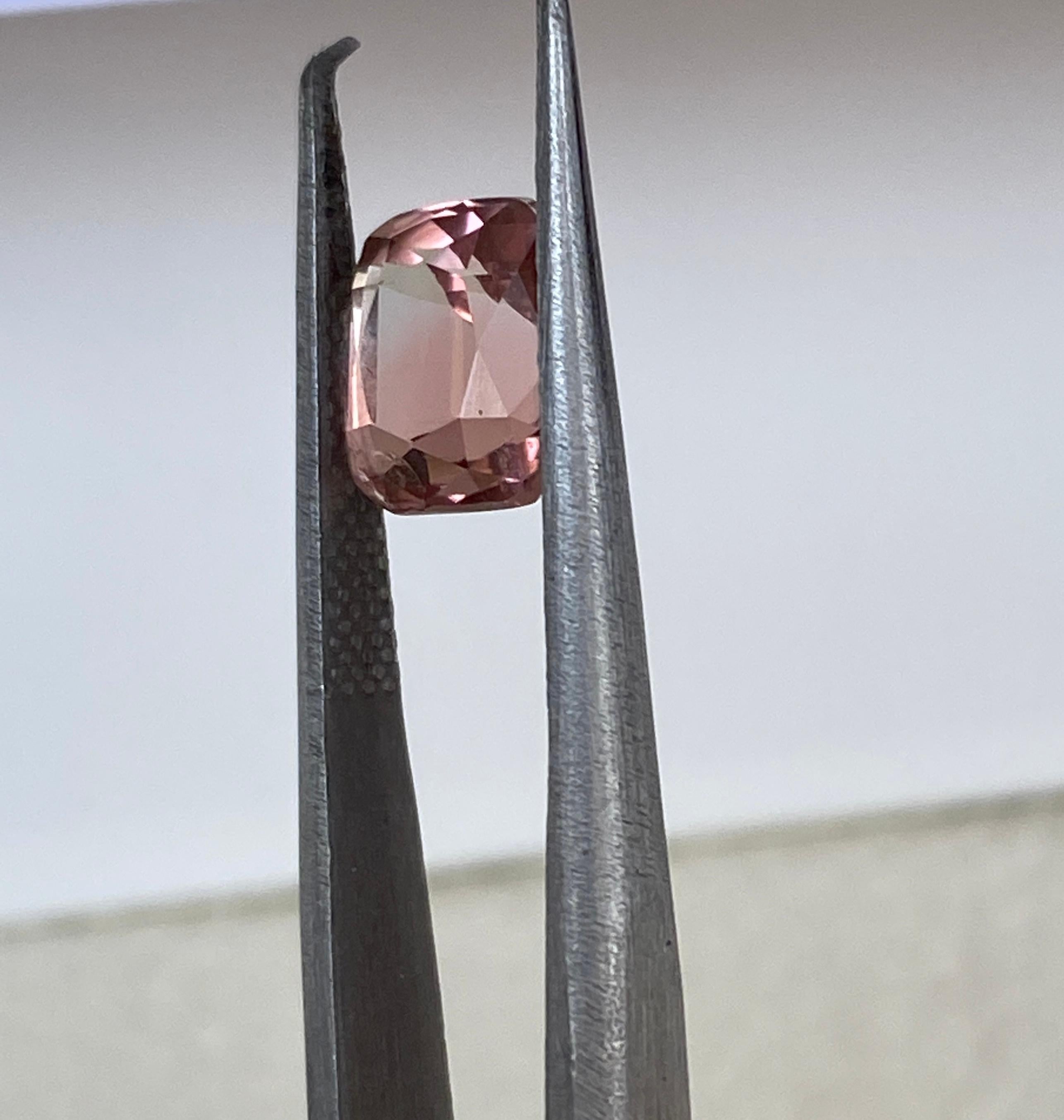 ALGT Certified 2.56 carat cushion mixed cut Intense Pink Tourmaline In New Condition For Sale In AMSTERDAM, NL