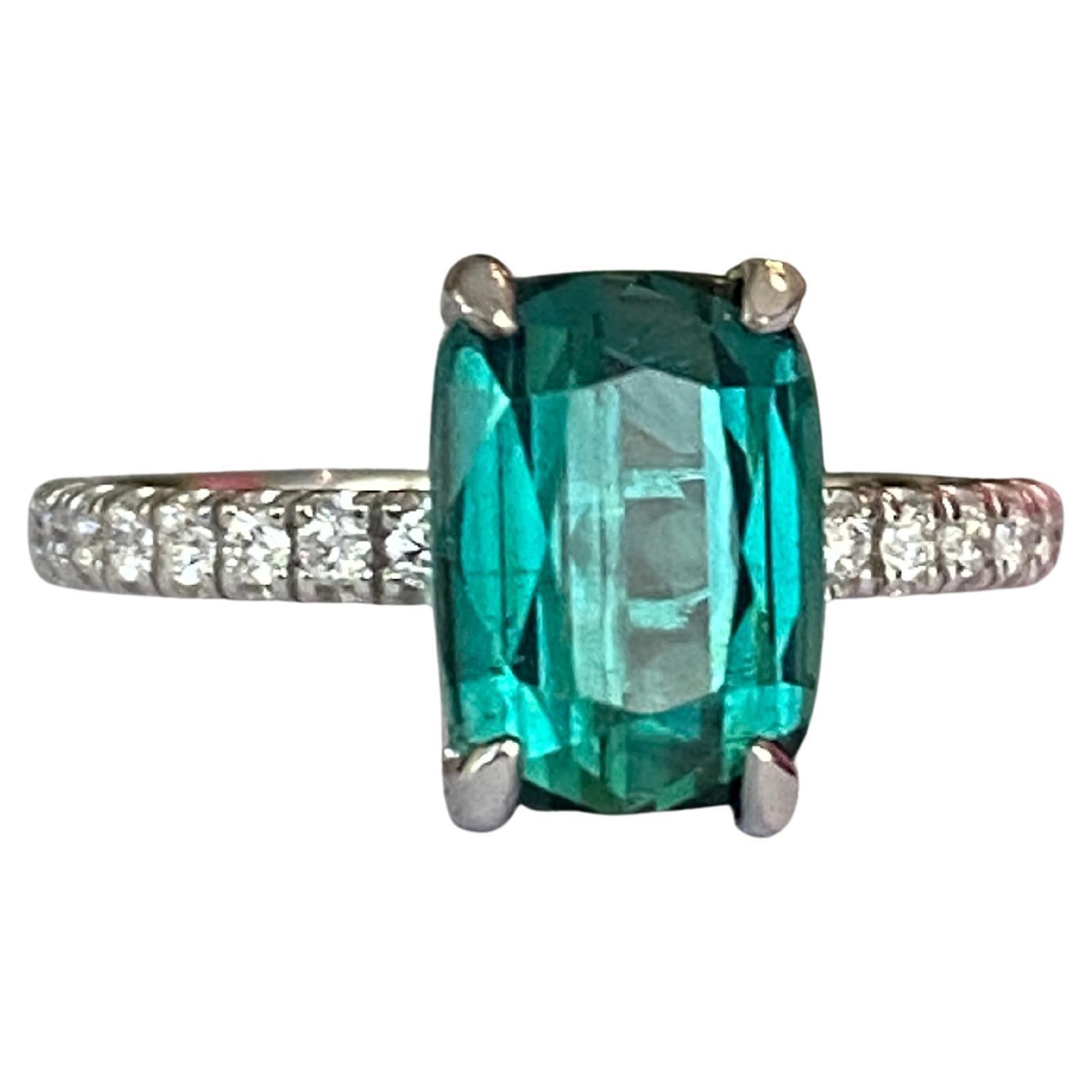 Anello d'oro con cocktail di diamanti con tormalina della laguna certificato ALGT da 2,80 carati