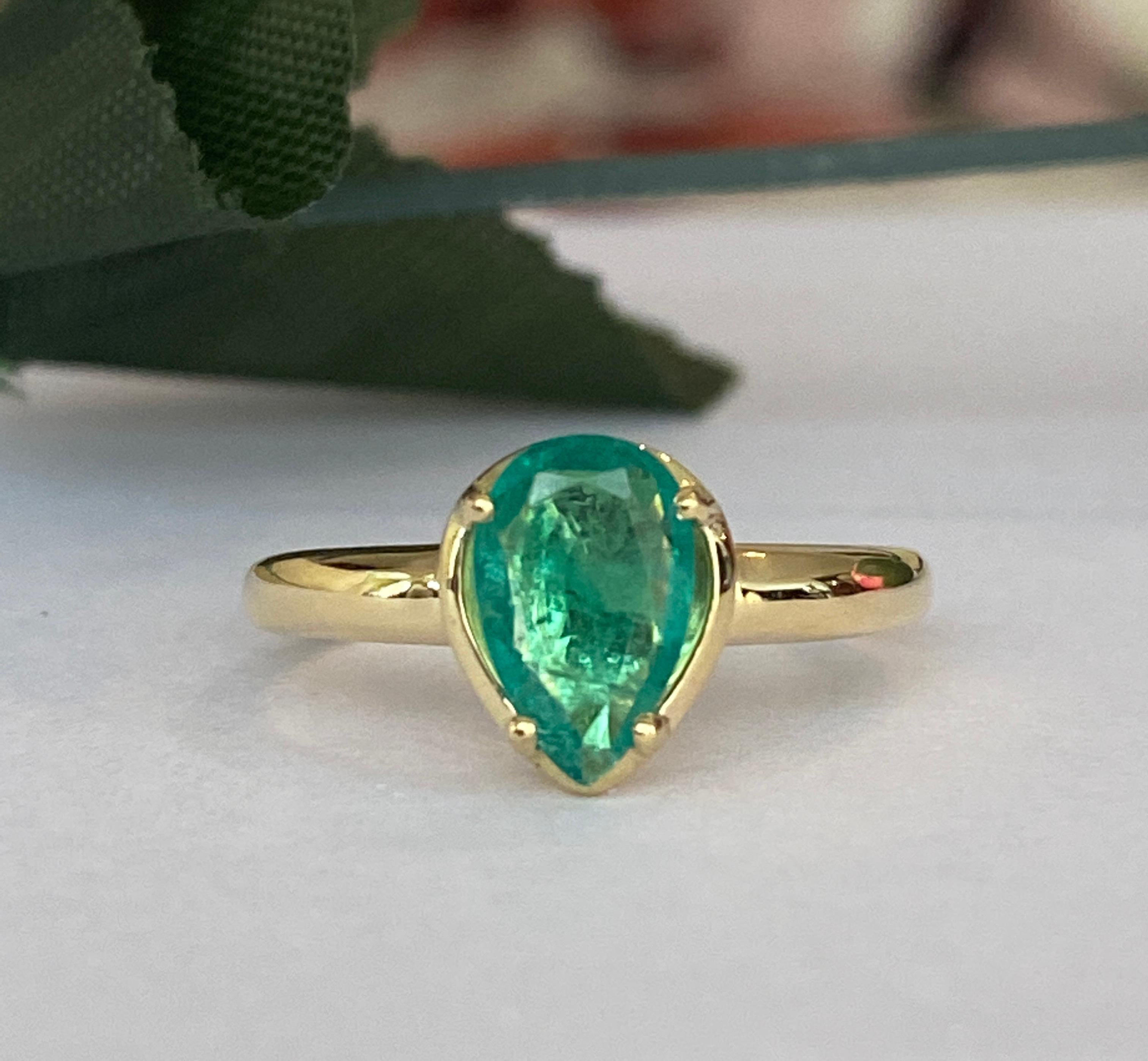 ALGT Anillo de oro de cóctel con diamante esmeralda certificado de 3,00 quilates Contemporáneo en venta