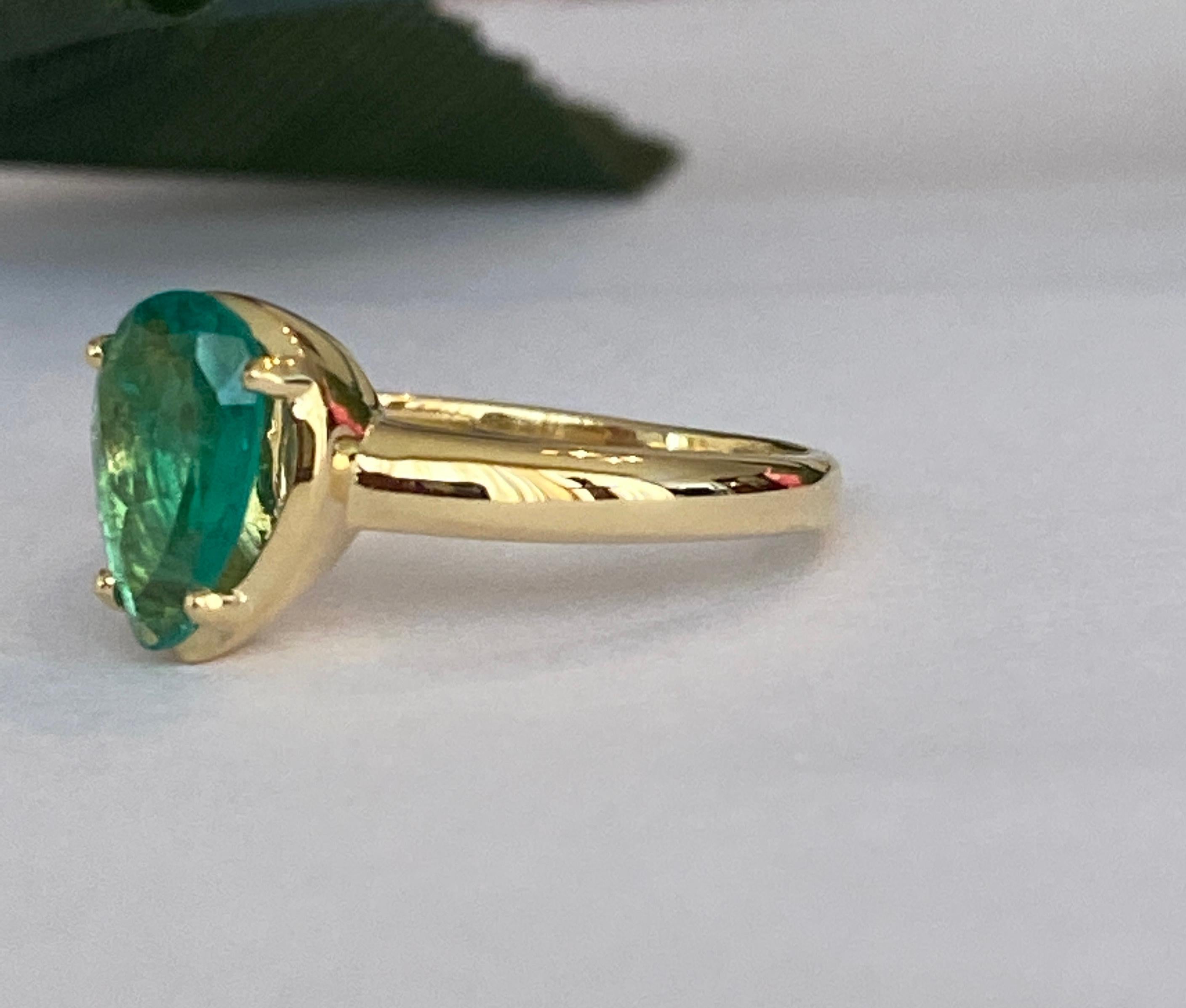 Femenino o masculino ALGT Anillo de oro de cóctel con diamante esmeralda certificado de 3,00 quilates en venta
