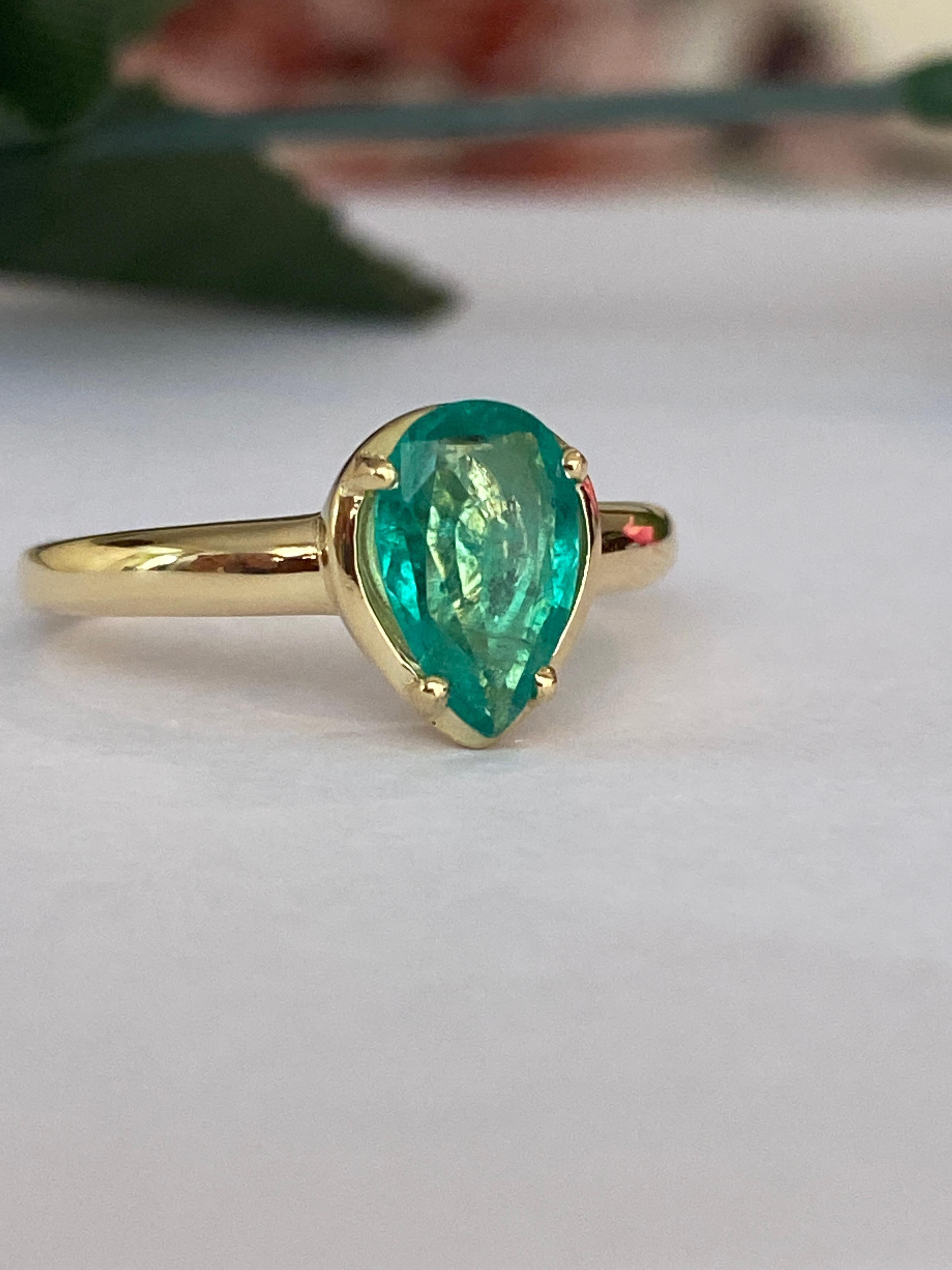ALGT Anillo de oro de cóctel con diamante esmeralda certificado de 3,00 quilates en venta 1
