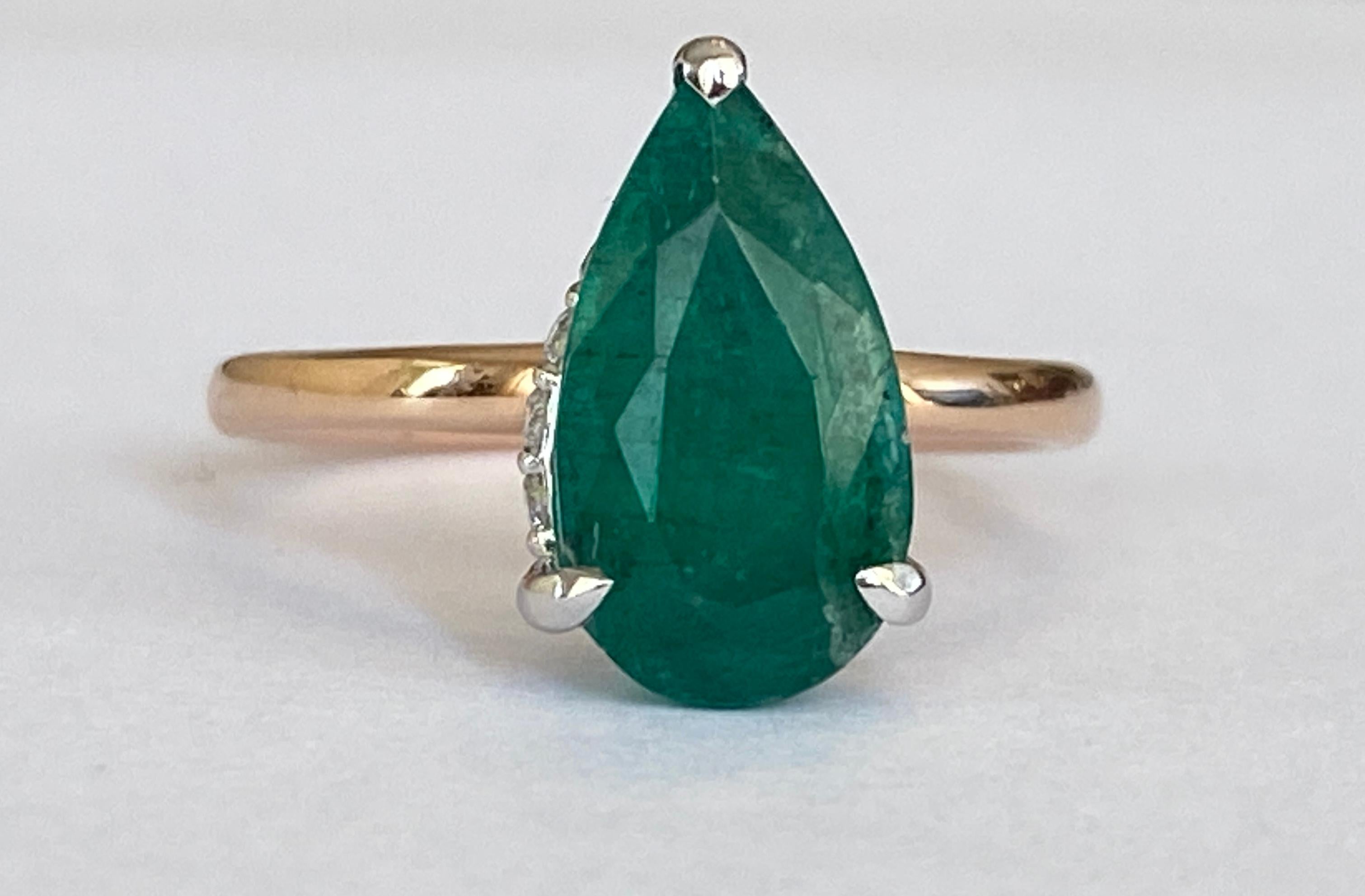 Contemporary ALGT Certified 3.00 carat Emerald Diamond Cocktail Gold Ring