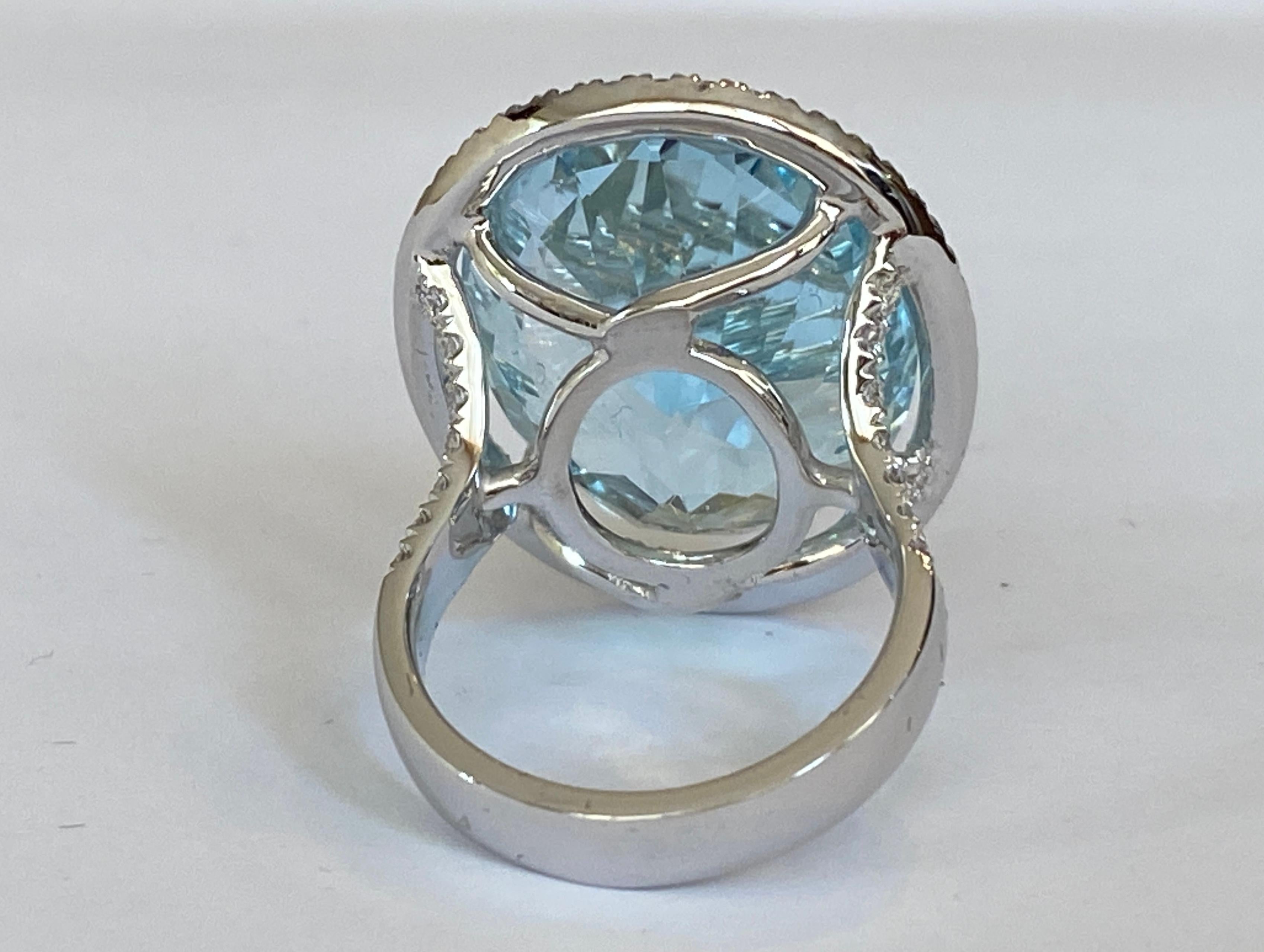 ALGT Certified 34 Carat Sky Blue Topaz Whaite Gold  Diamond Cocktail Ring In New Condition For Sale In AMSTERDAM, NL
