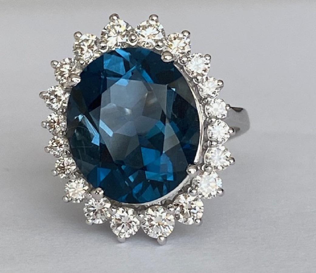 Offered: 18-kt handmade white gold women's ring with an oval facet cut Blue London Topaz of 7.00 ct.
surrounded by 20 brilliant cut diamonds, approx. 1.20 ct, of quality E/F/VVS/VS. ALGT certificate is included.
Grade: 750 (marked)
Natural Blue