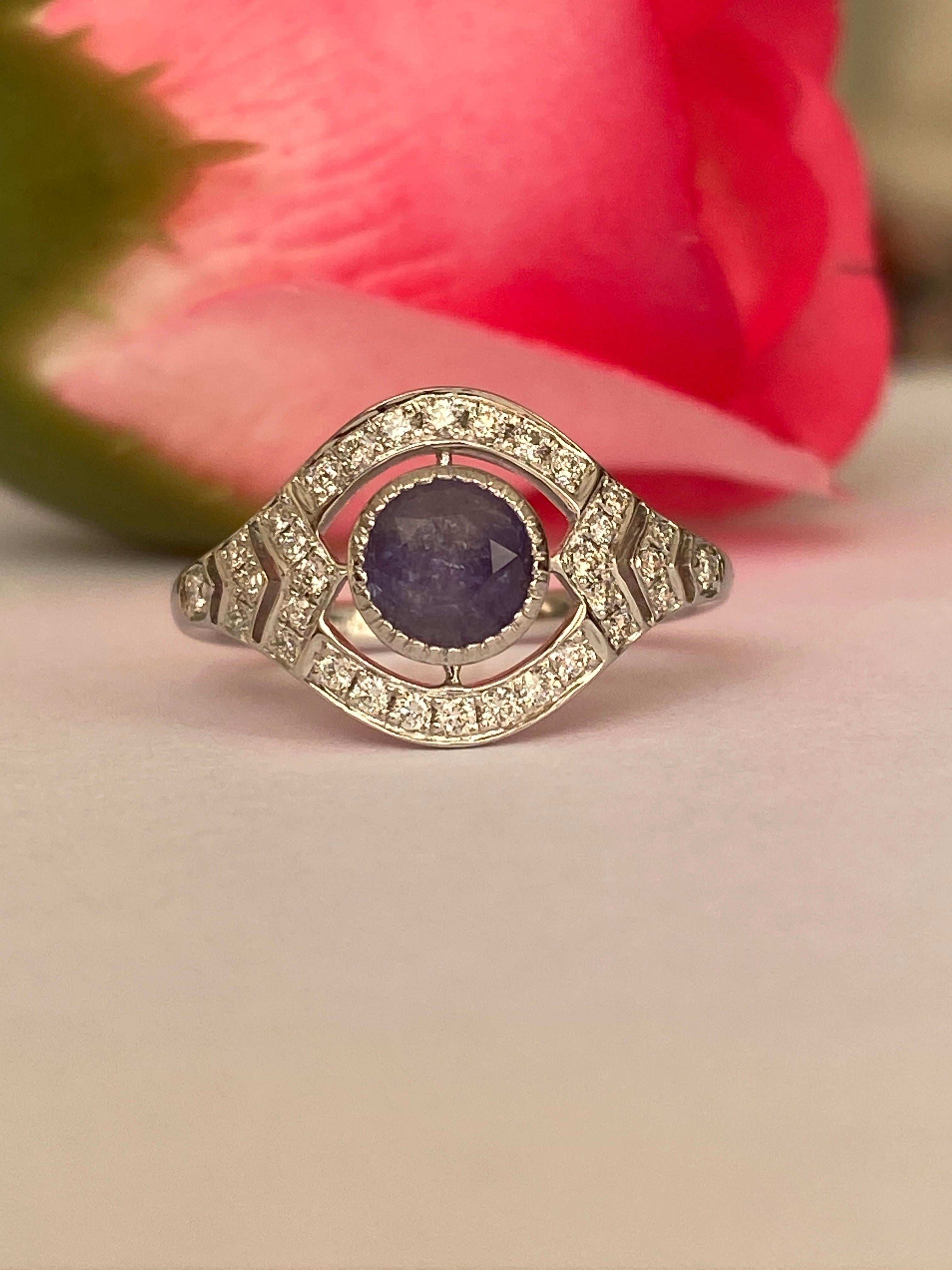 Taglio brillante ALGT certificato Nature 0.77 Carati  Alessandrite e  Diamante  Oro bianco  Anello in vendita
