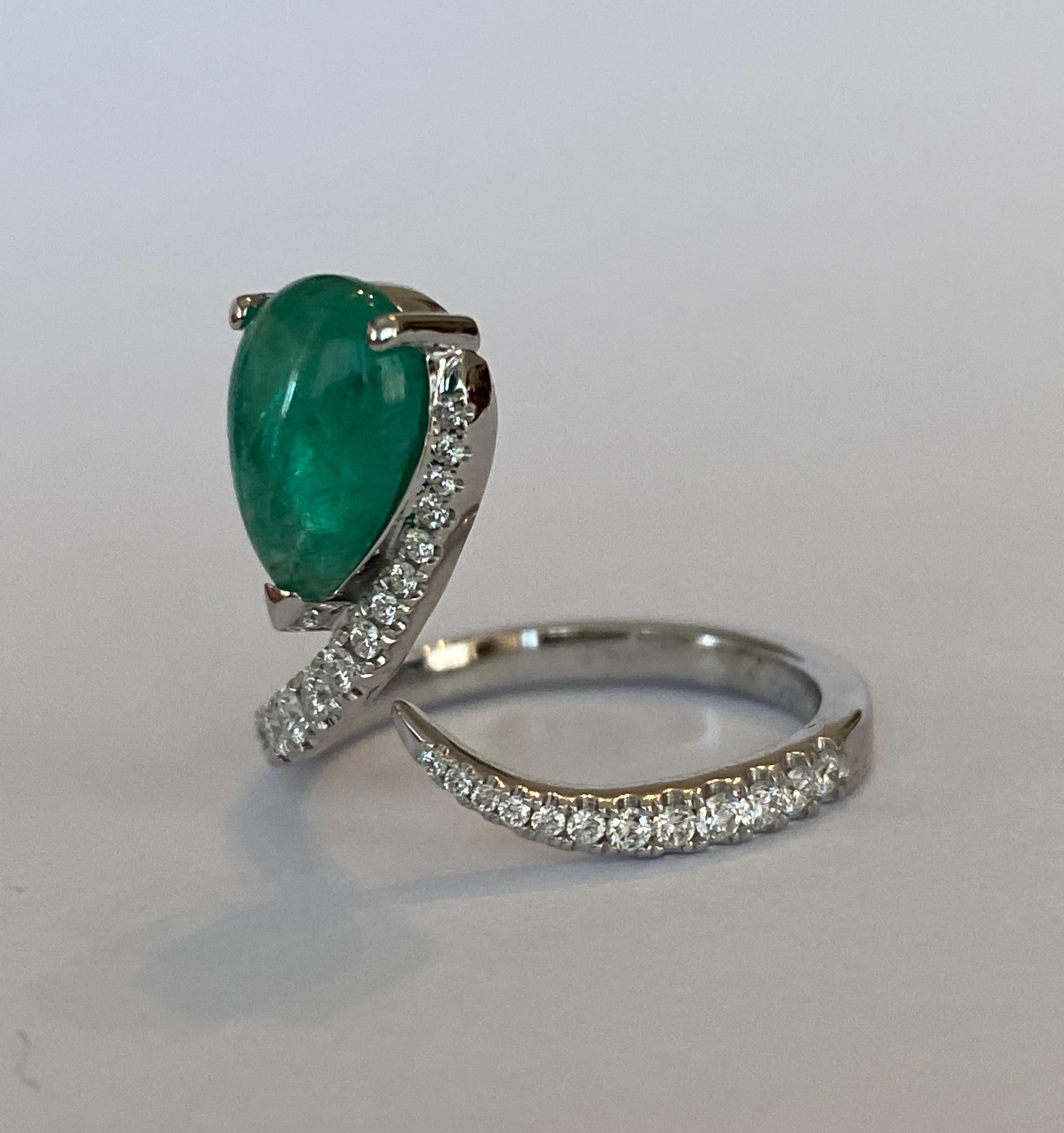 Émeraude de l'Oural certifiée ALGT Nature de 1,46 carat et  Diamant  Cocktail en or blanc Pour femmes en vente
