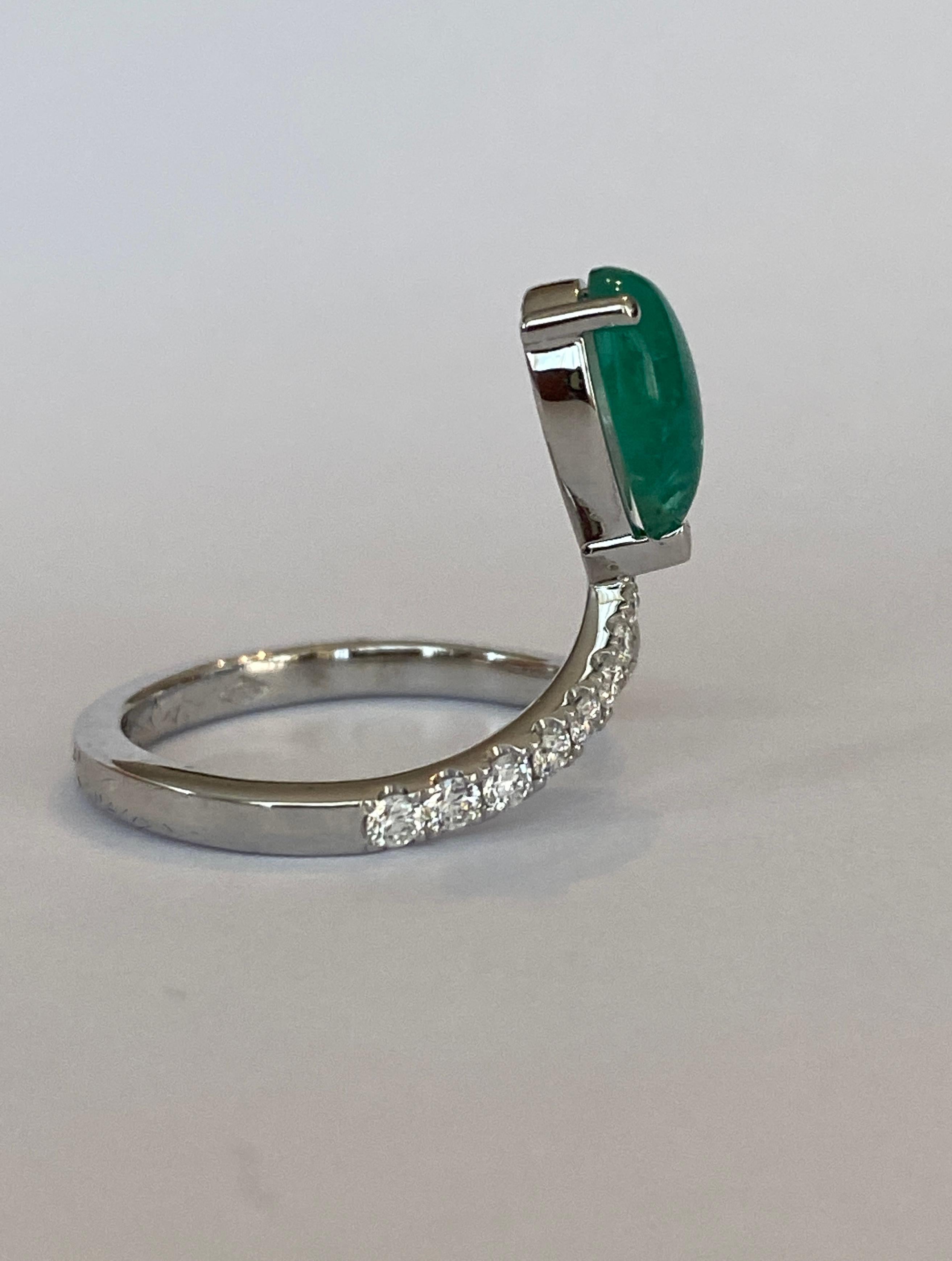 Émeraude de l'Oural certifiée ALGT Nature de 1,46 carat et  Diamant  Cocktail en or blanc en vente 1