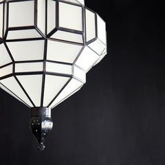 Alhambra 1A Milchglas mit schwarzem Satin, Granada Kollektion