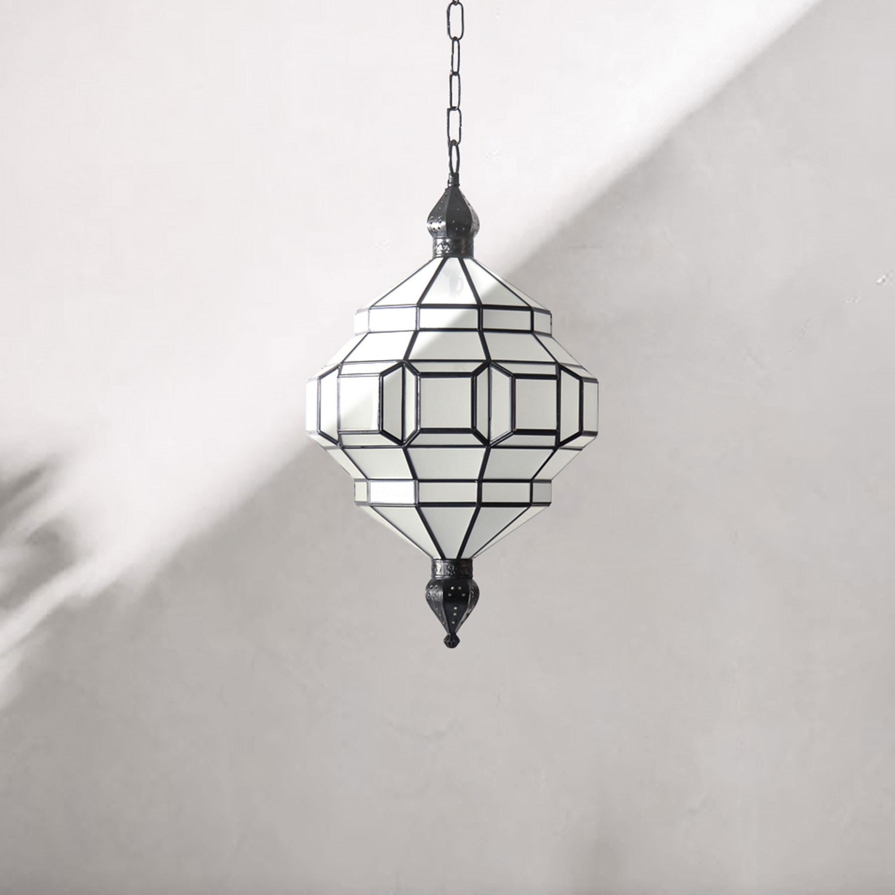 Mauresque Alhambra 1A Verre au lait avec satin noir, Collection Grenade en vente