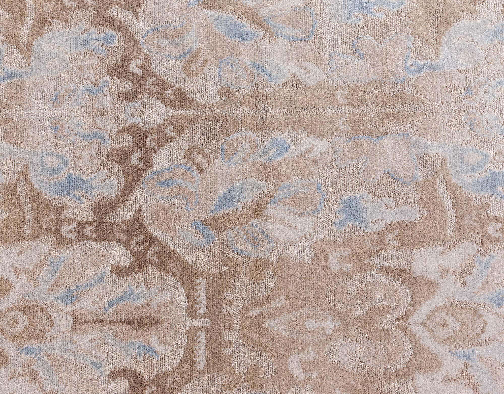 Moderne Tapis en laine fait à la main beige et bleu Alhambra Design de Doris Leslie Blau en vente