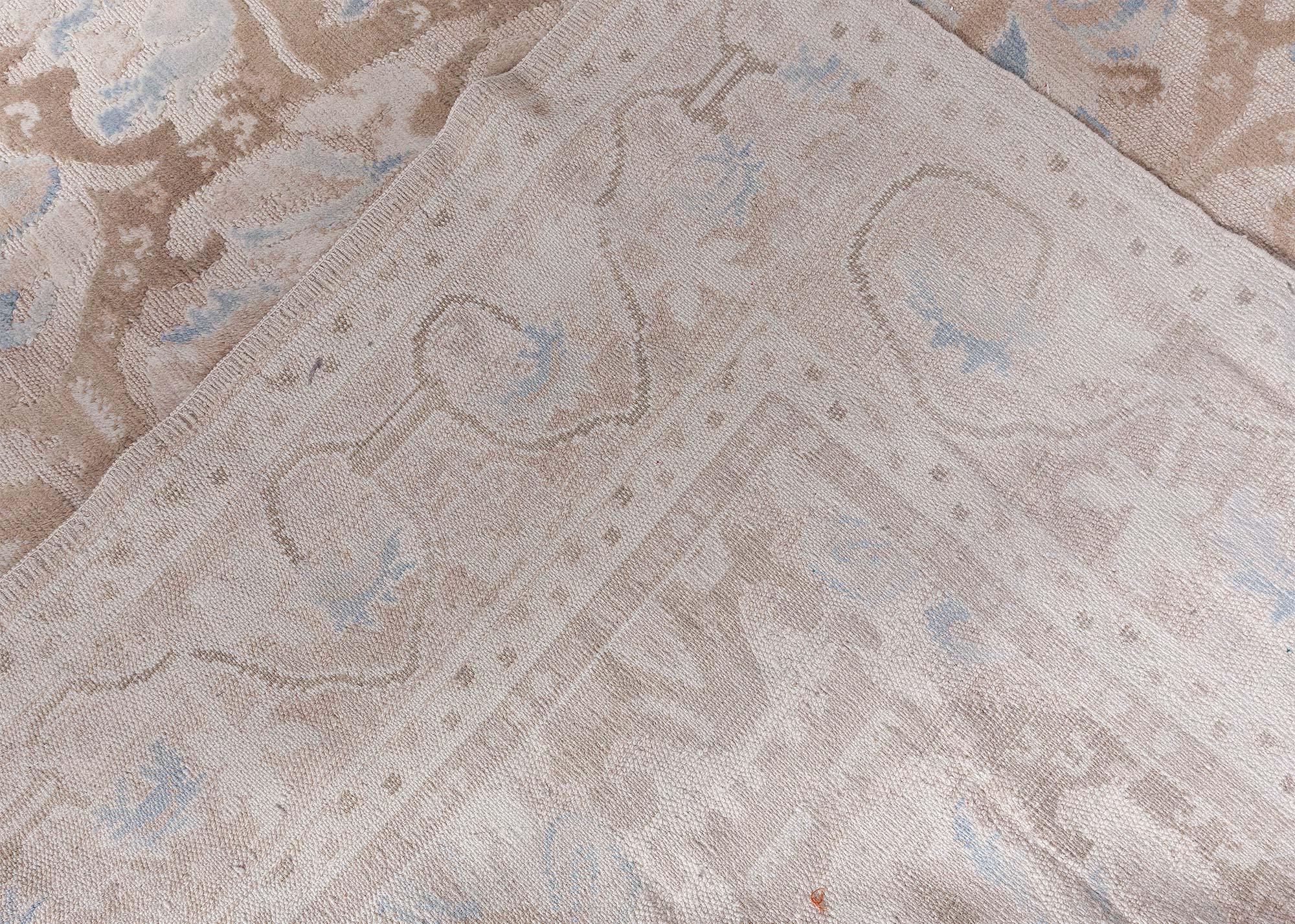XXIe siècle et contemporain Tapis en laine fait à la main beige et bleu Alhambra Design de Doris Leslie Blau en vente
