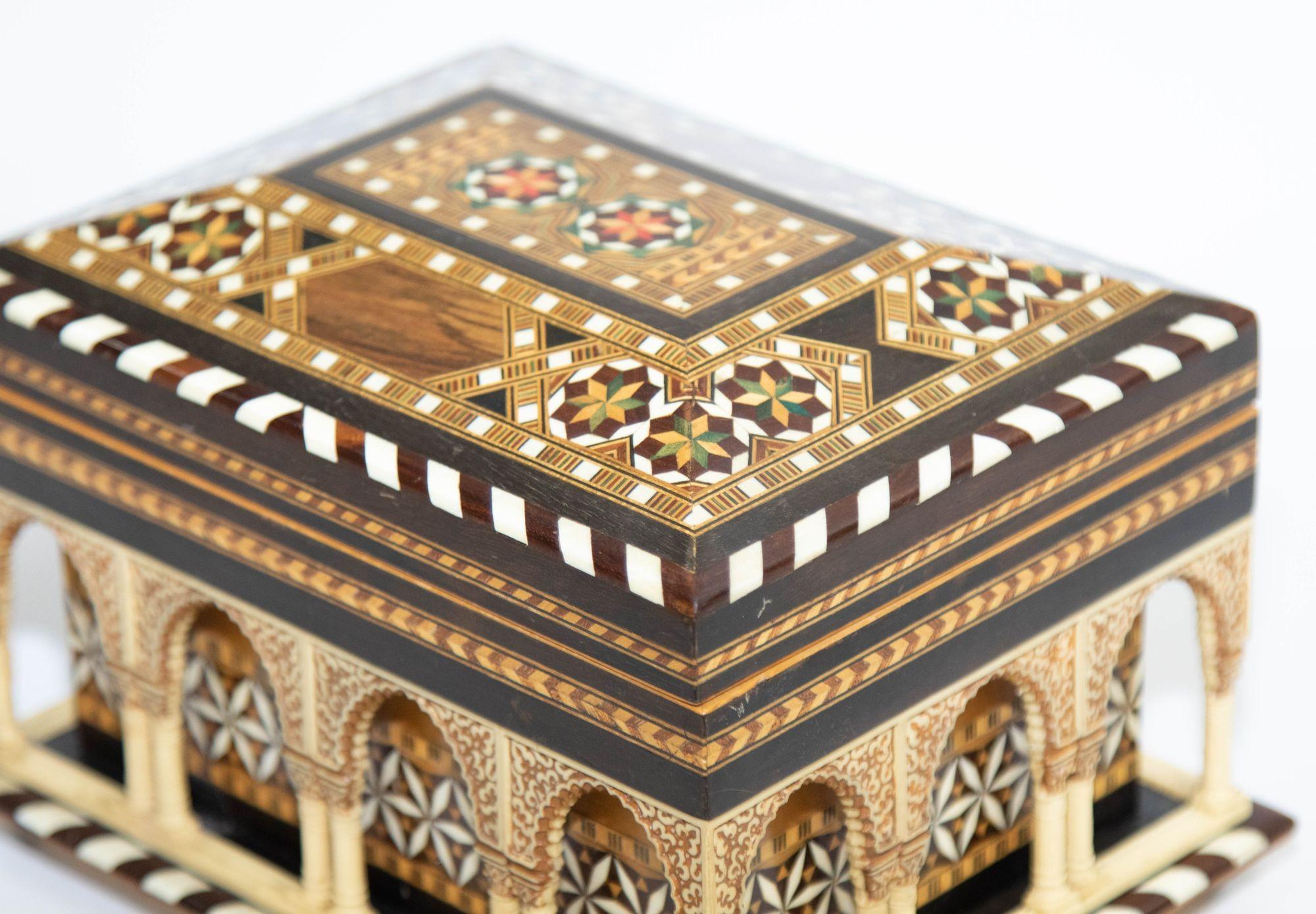 Alhambra Palace Granada Spain Handmade Footed Moorish Box 1950's 5