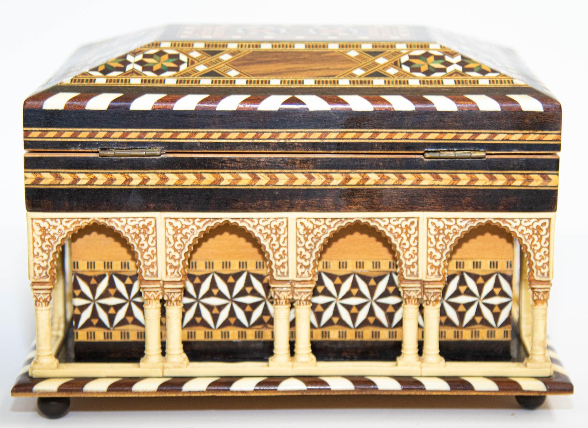Alhambra Palace Granada Spain Handmade Footed Moorish Box 1950's 6