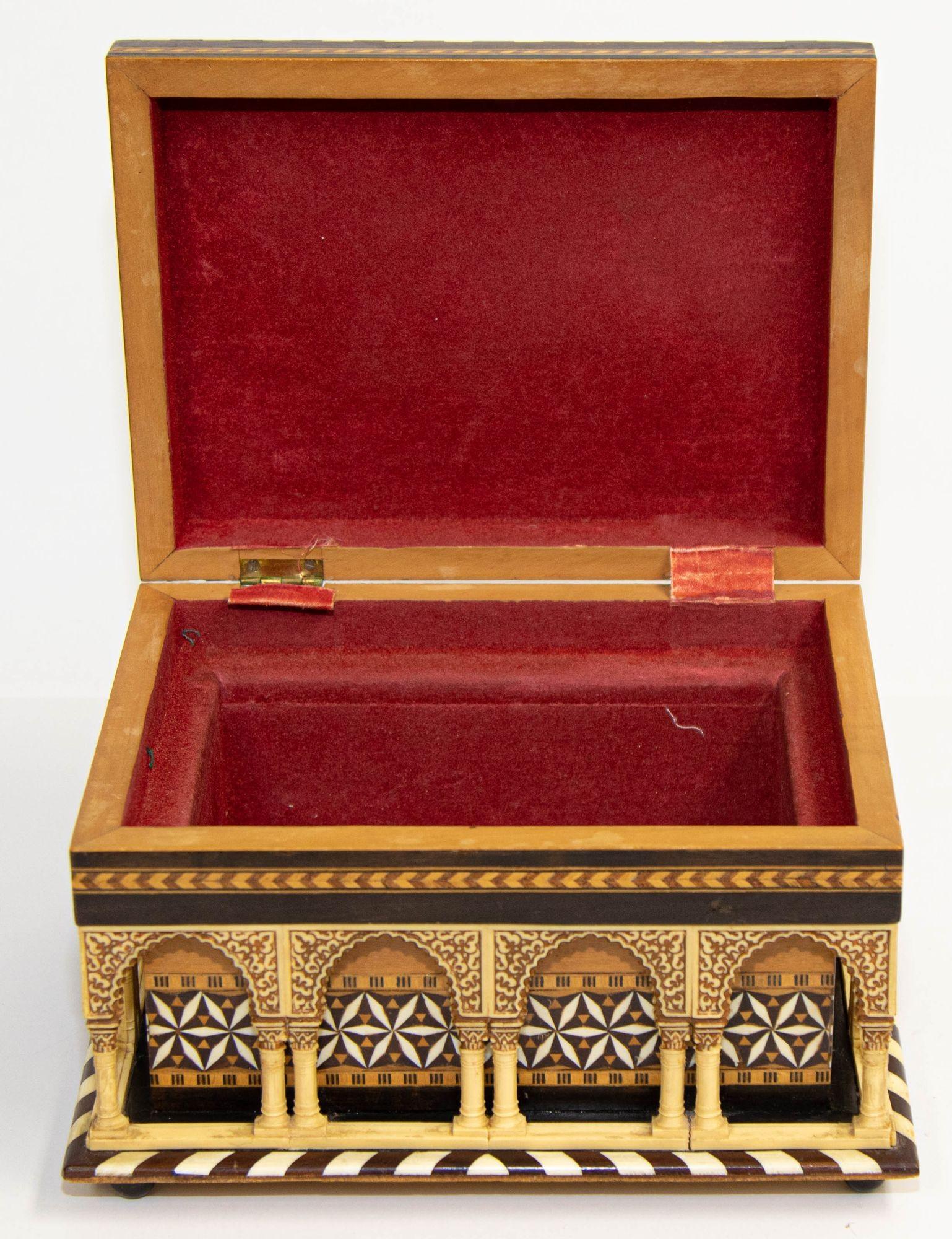 Alhambra Palace Granada Spain Handmade Footed Moorish Box 1950's 7