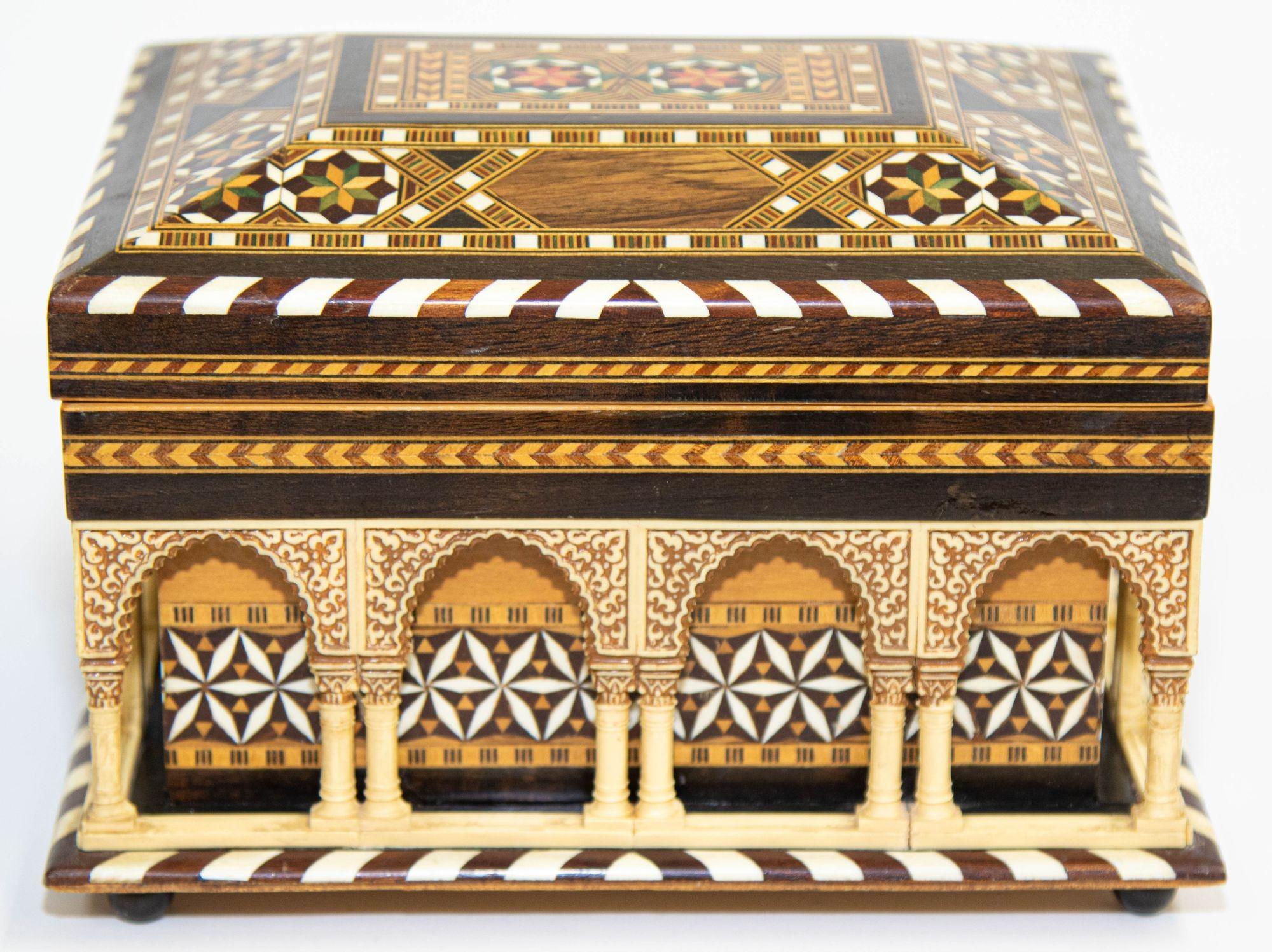 Alhambra Palace Granada Spain Handmade Footed Moorish Box 1950's 10