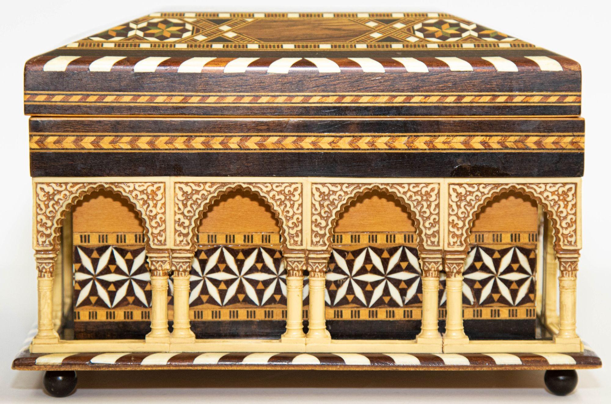 Alhambra Palace Granada Spain Handmade Footed Moorish Box 1950's 11